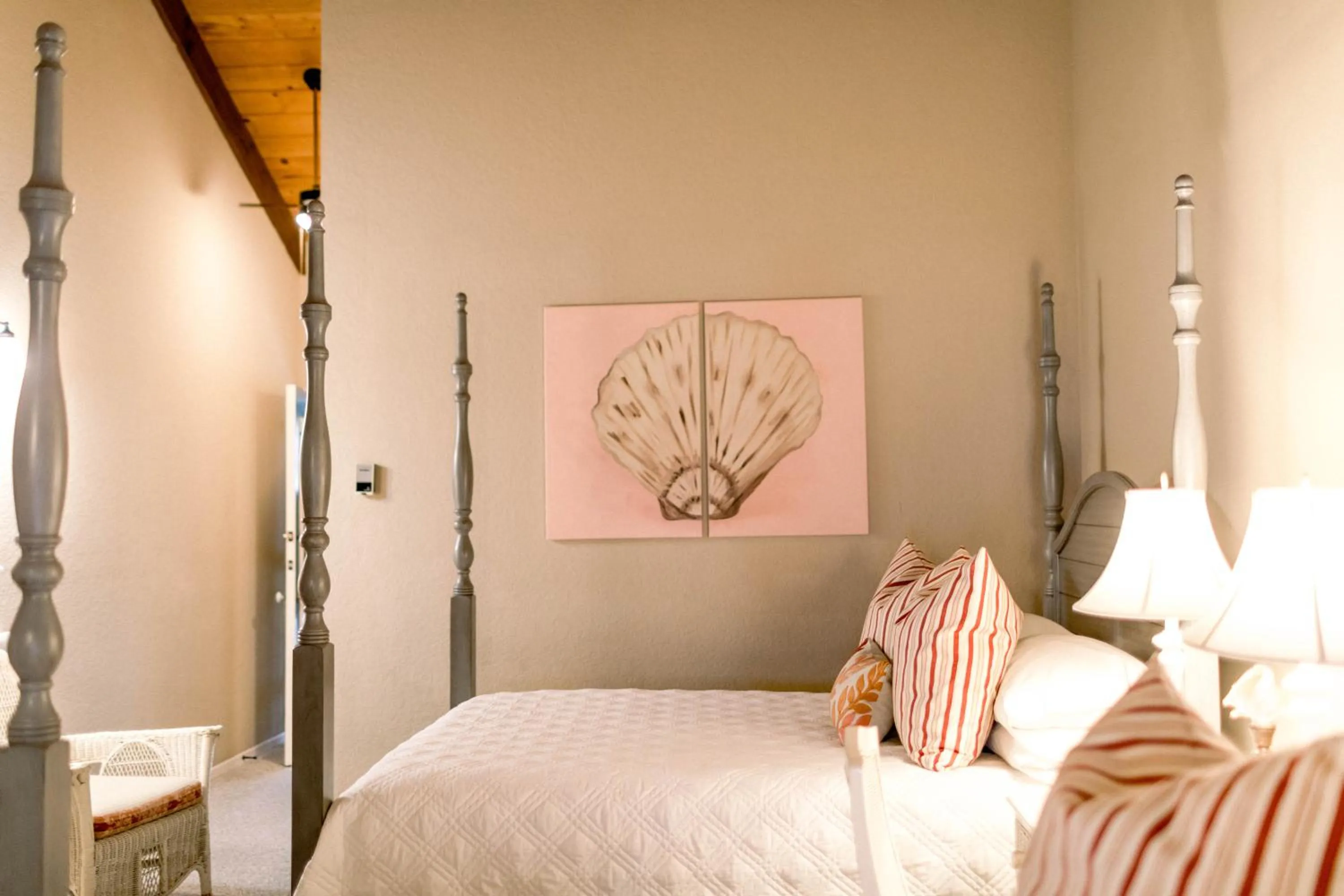 Bedroom, Bed in Merritt House Hotel