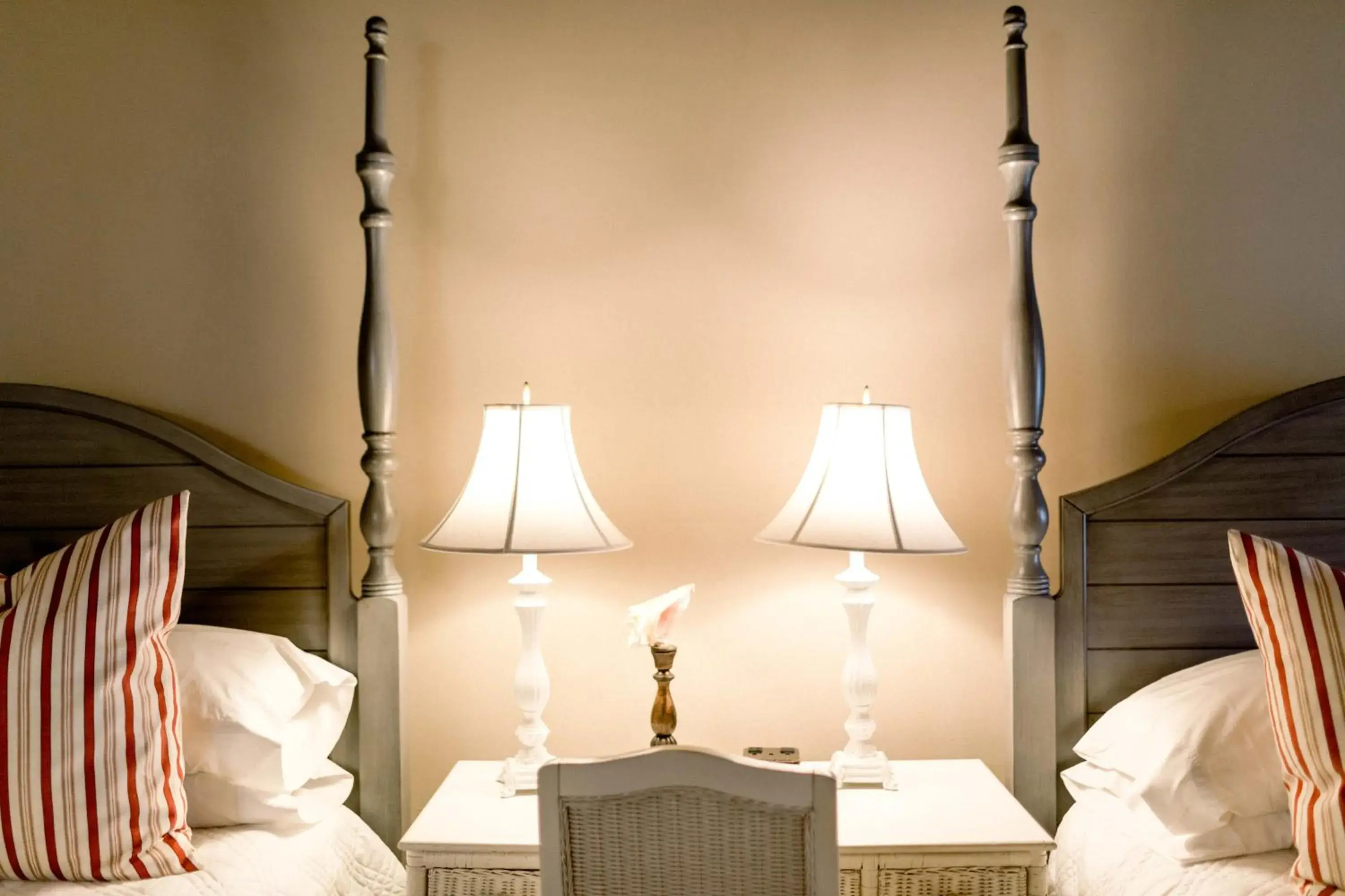 Queen Room with Two Queen Beds in Merritt House Hotel Queen Room with Two Queen Beds in Merritt House Hotel