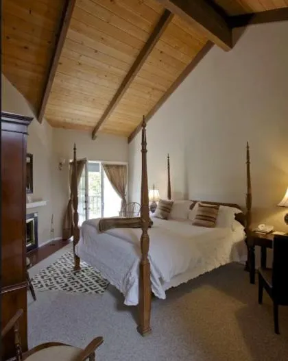 Bed in Merritt House Hotel