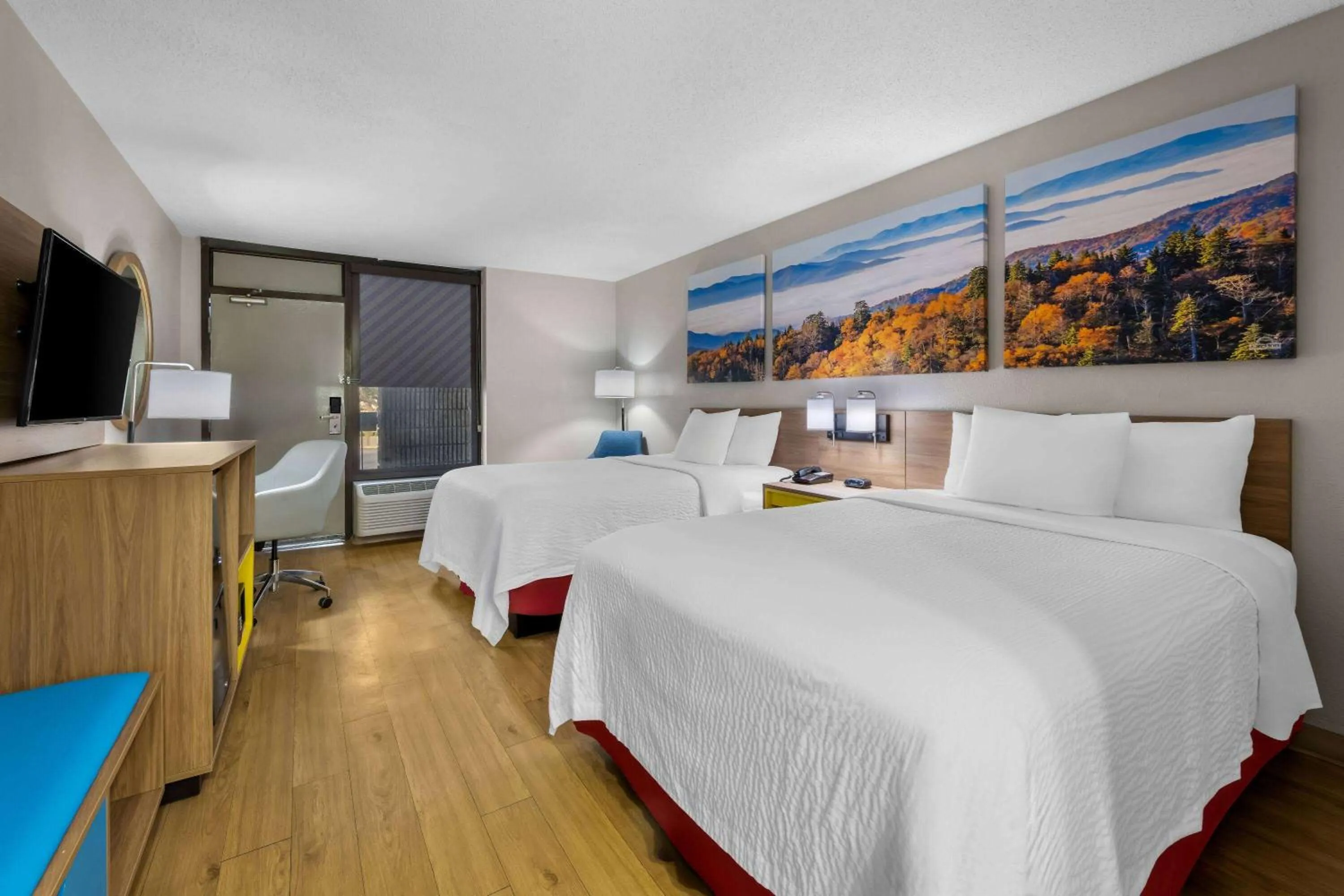 Bed in Days Inn by Wyndham Raleigh Midtown