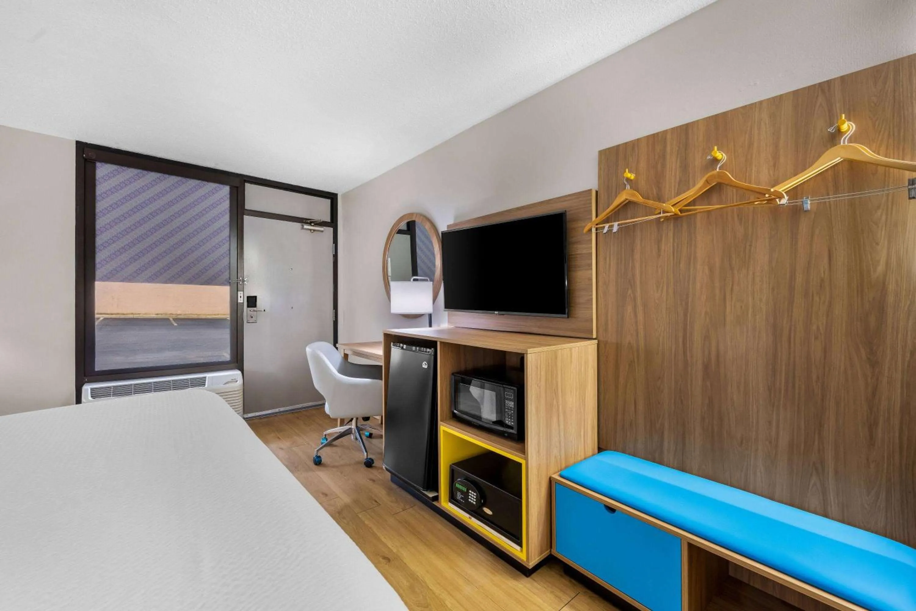 Bed in Days Inn by Wyndham Raleigh Midtown