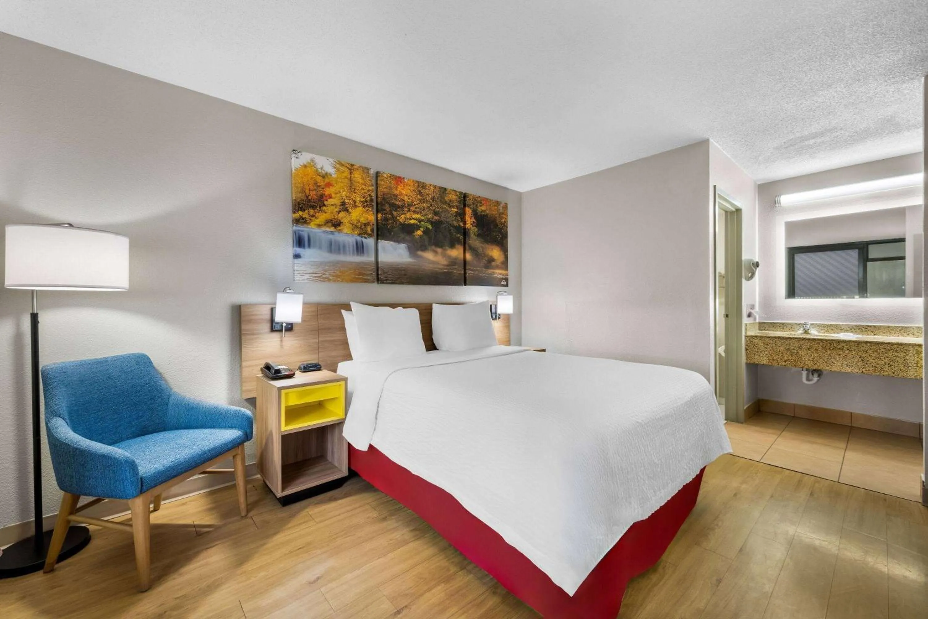 Bed in Days Inn by Wyndham Raleigh Midtown