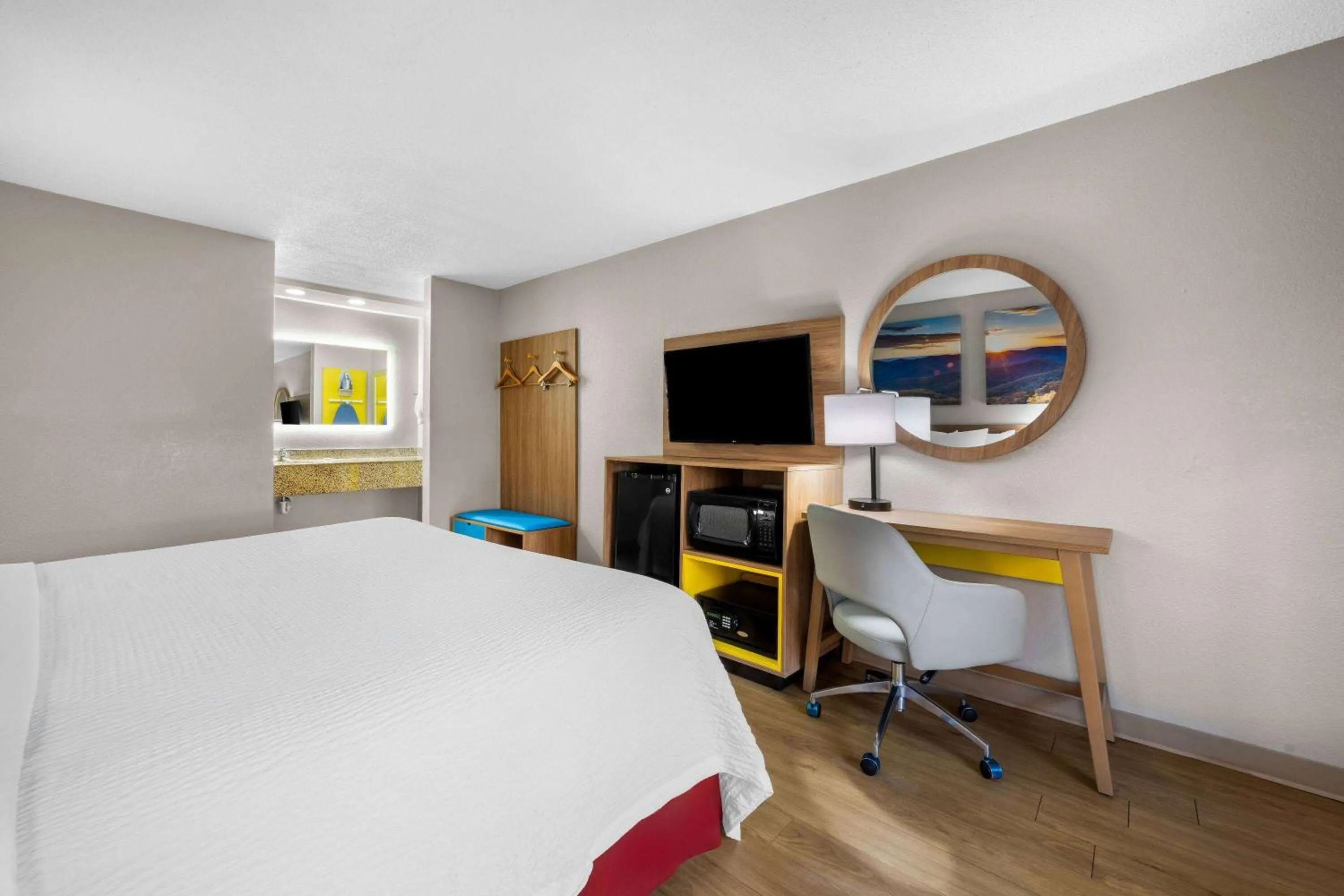 Bed in Days Inn by Wyndham Raleigh Midtown