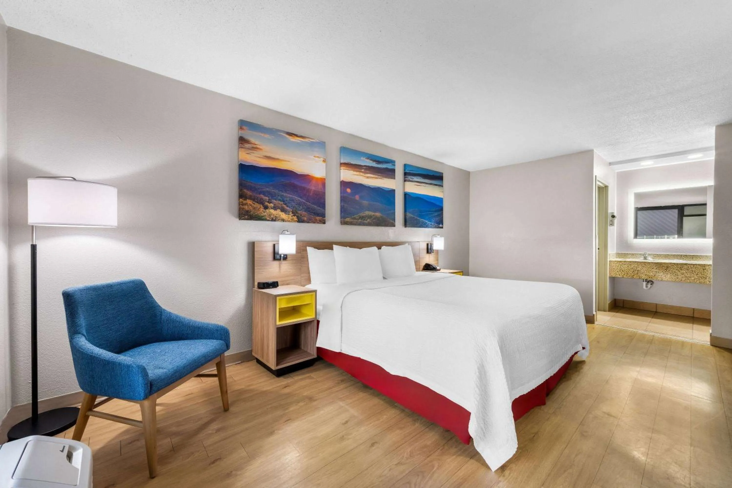 Bed in Days Inn by Wyndham Raleigh Midtown