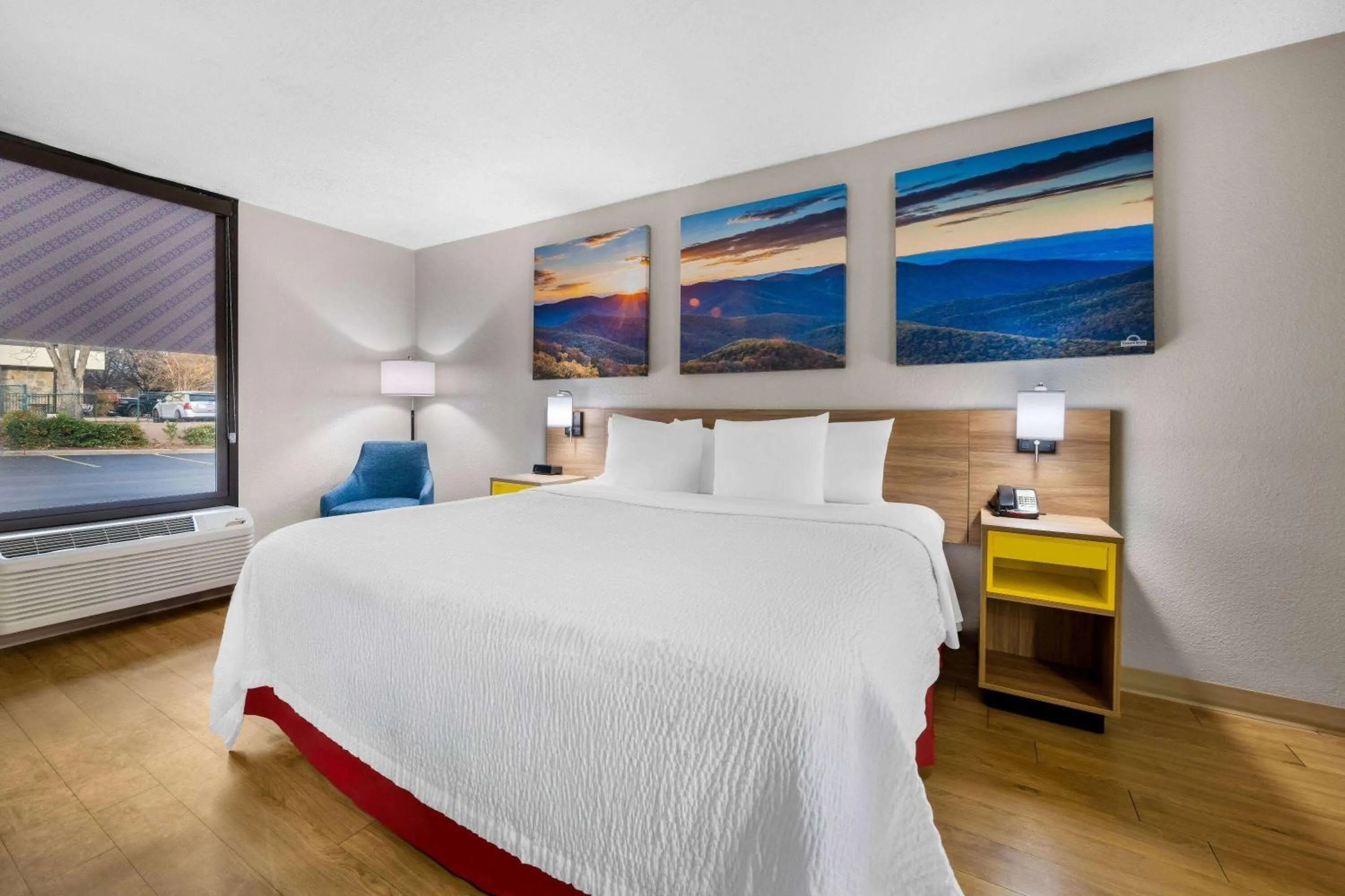 Bed in Days Inn by Wyndham Raleigh Midtown