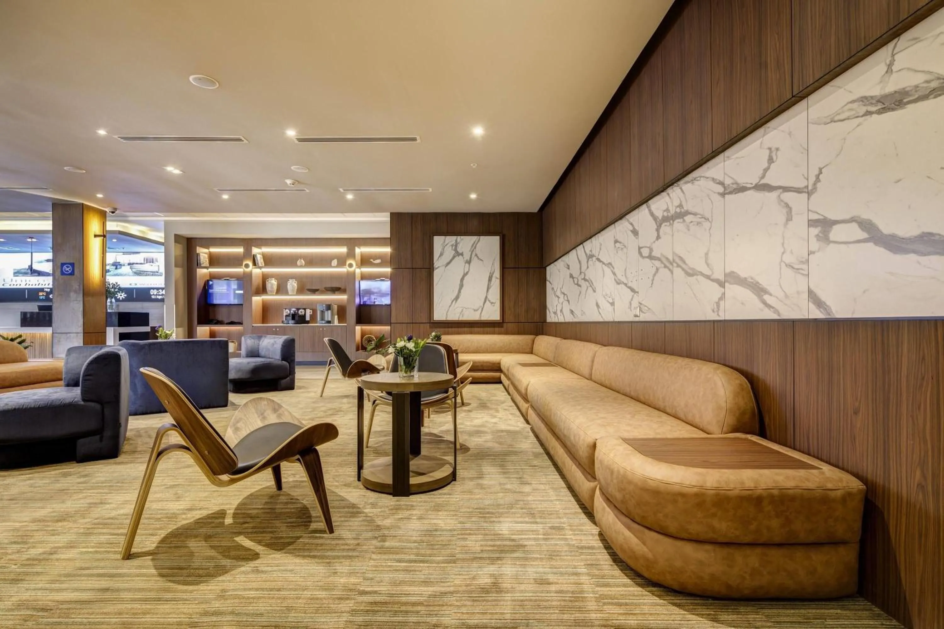 Lobby or reception in Wyndham Santiago Aeropuerto