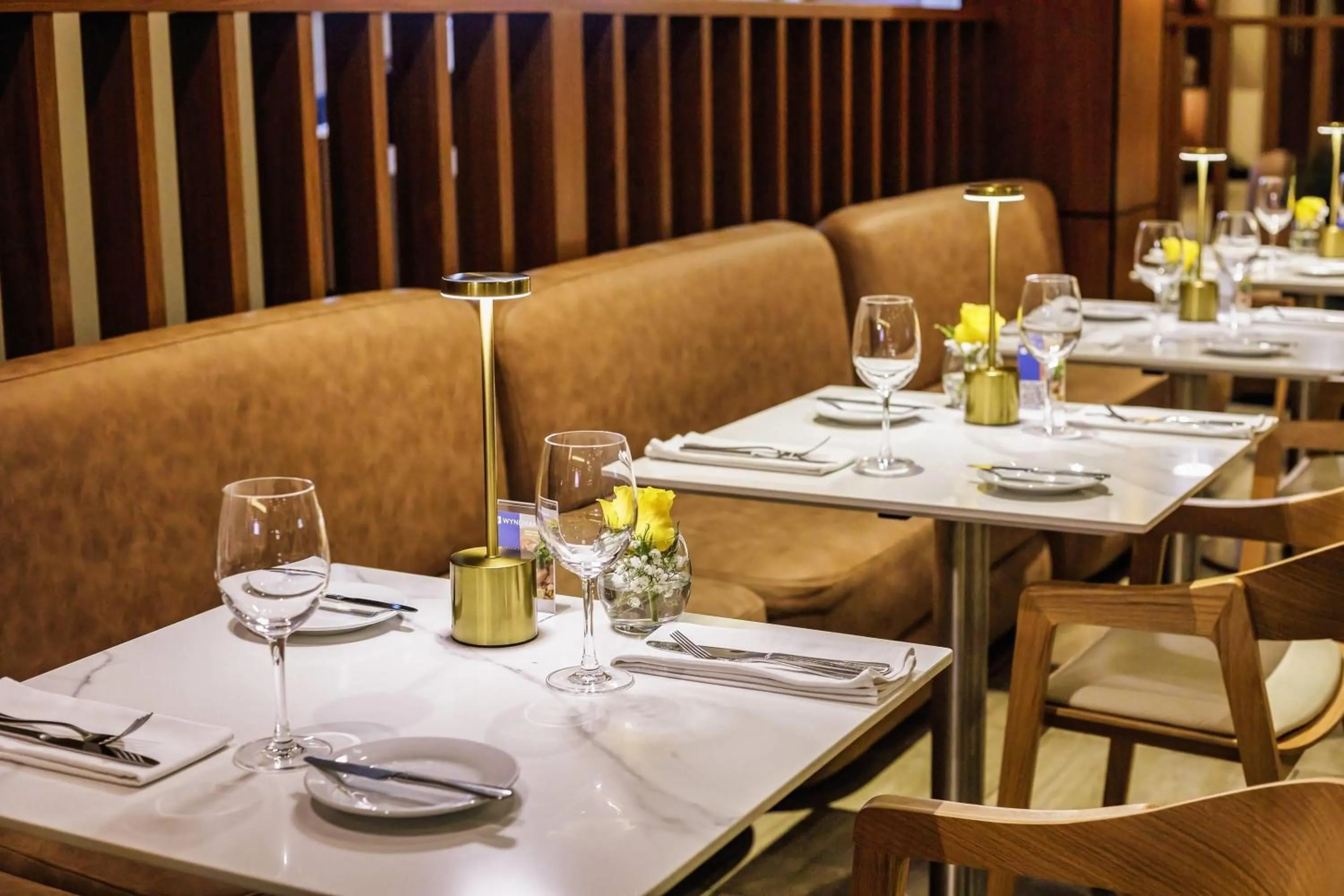 Restaurant/places to eat in Wyndham Santiago Aeropuerto