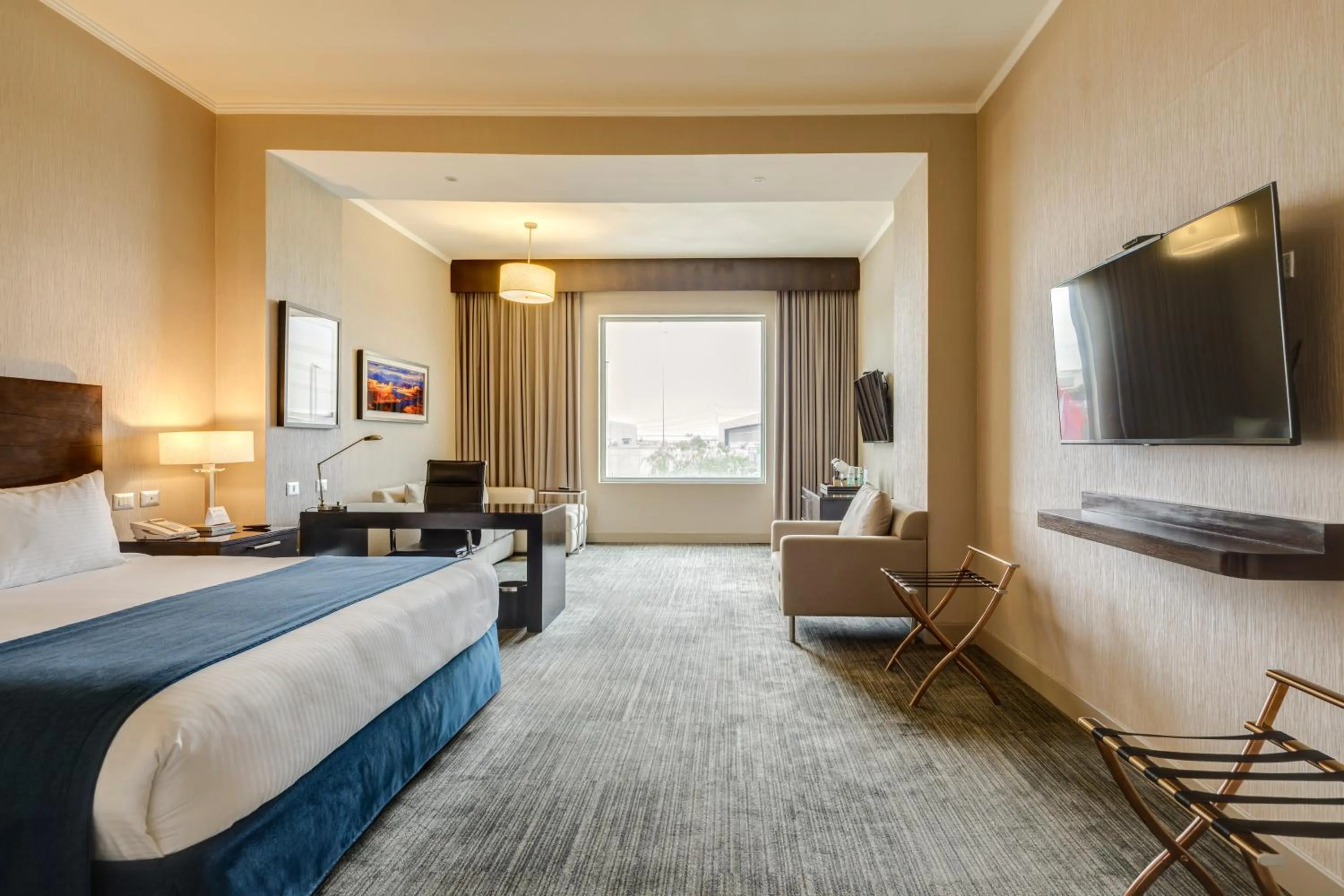 Bed in Wyndham Santiago Aeropuerto