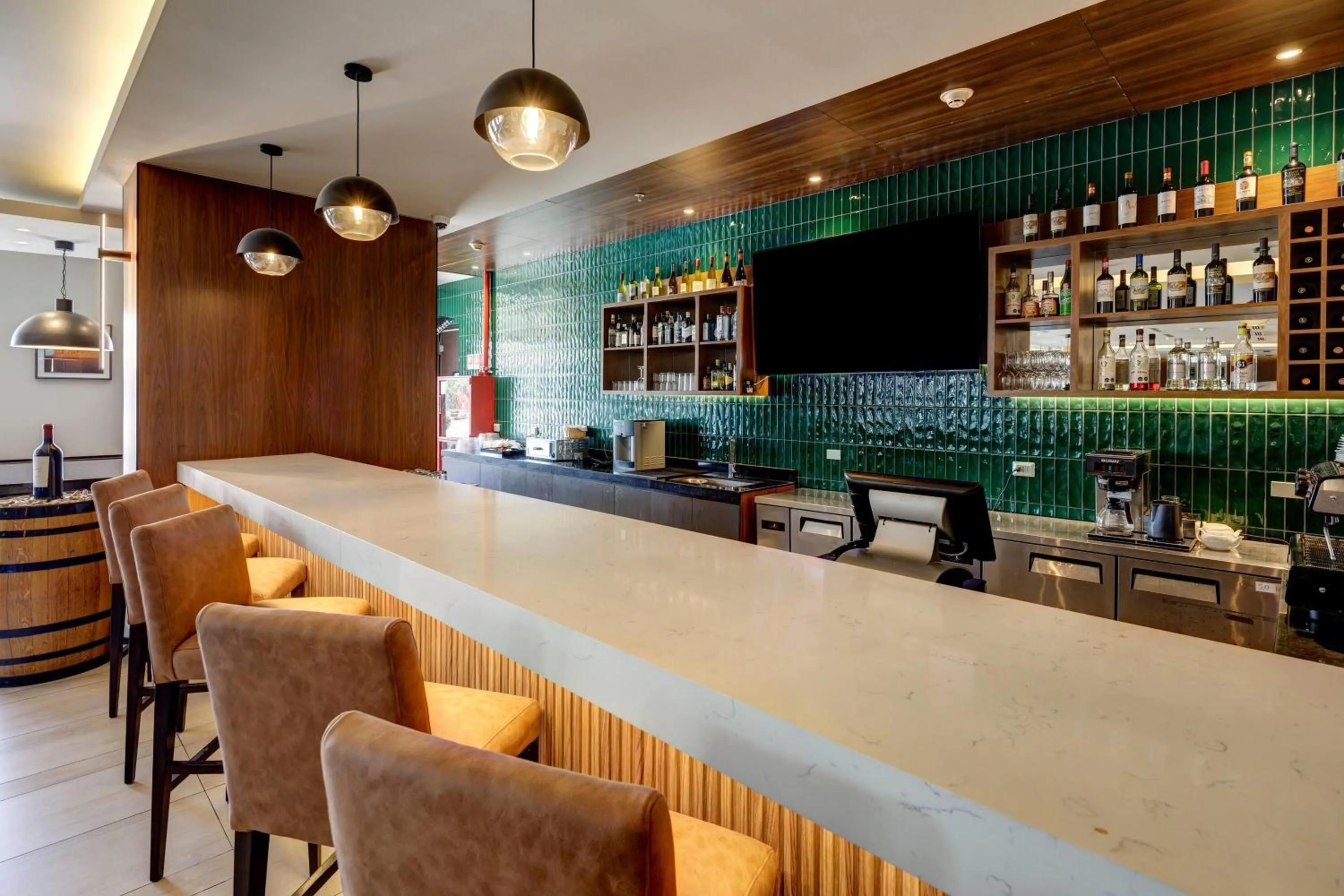 Lounge or bar in Wyndham Santiago Aeropuerto