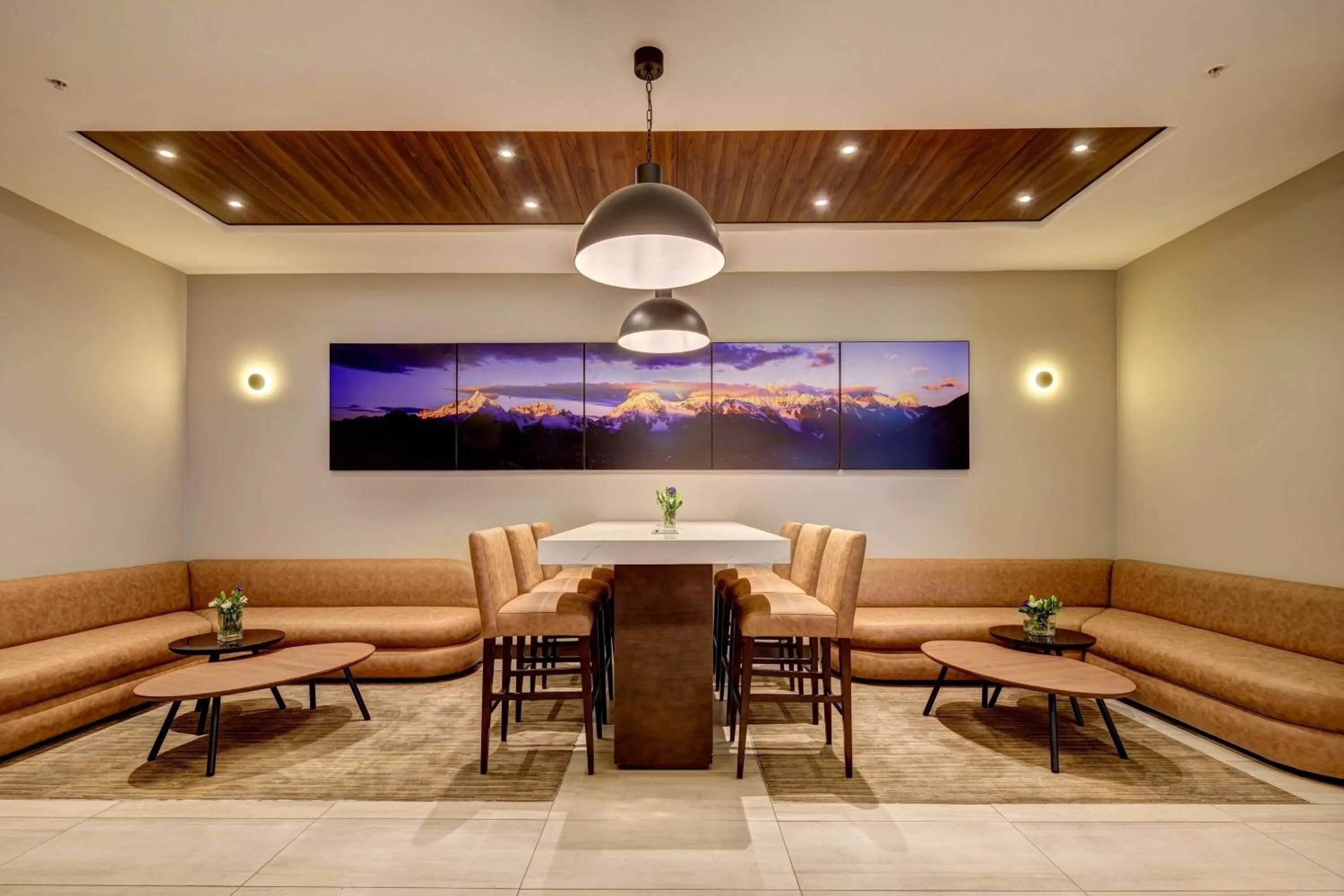 Lobby or reception in Wyndham Santiago Aeropuerto