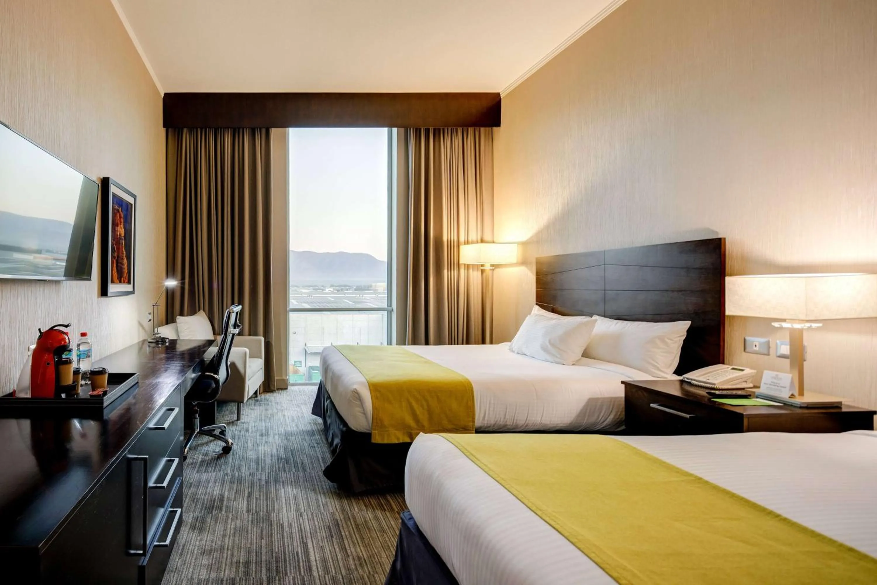 Queen Room with Two Queen Beds - Non-Smoking in La Quinta by Wyndham Santiago Aeropuerto