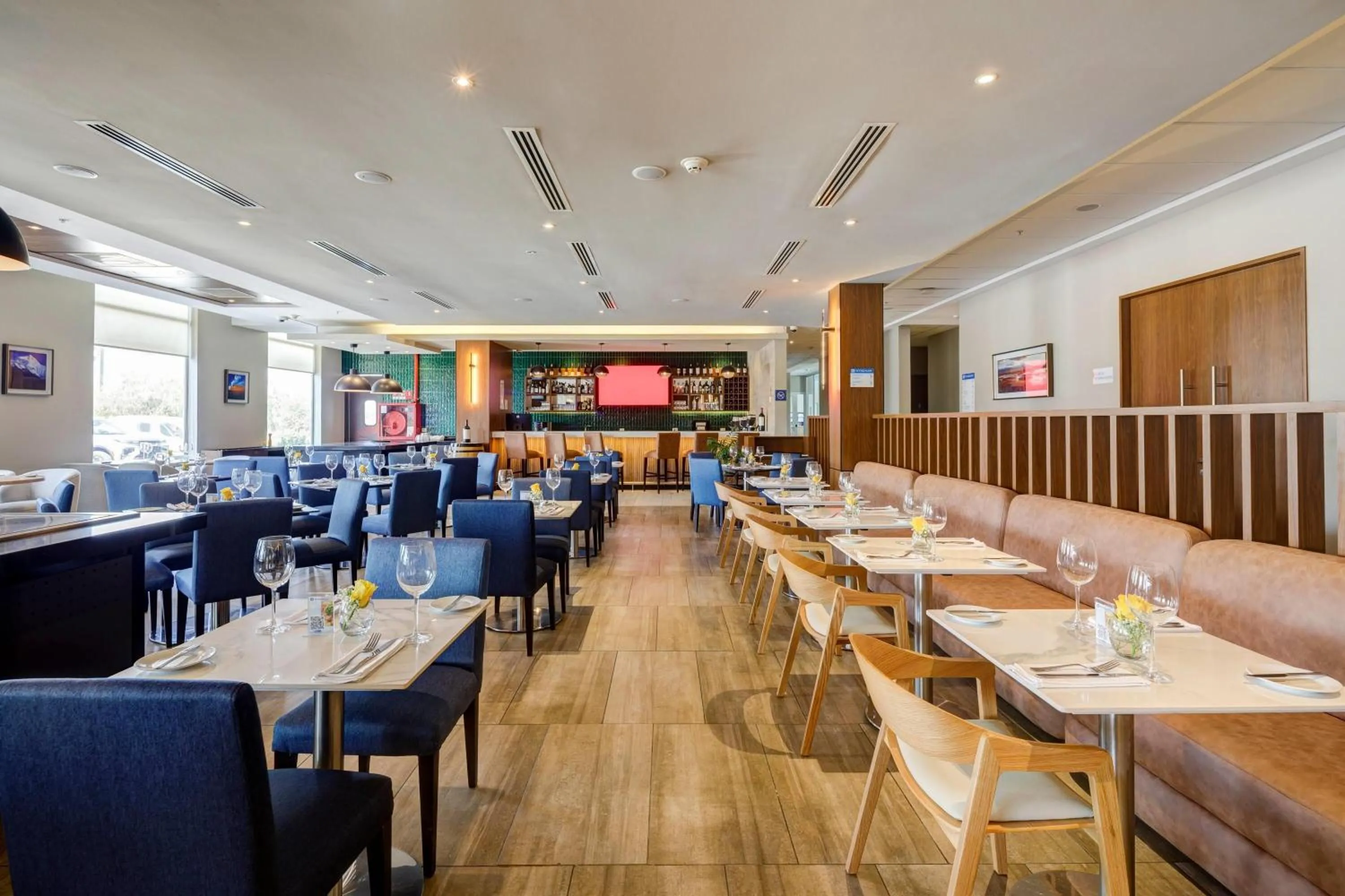 Restaurant/places to eat in Wyndham Santiago Aeropuerto
