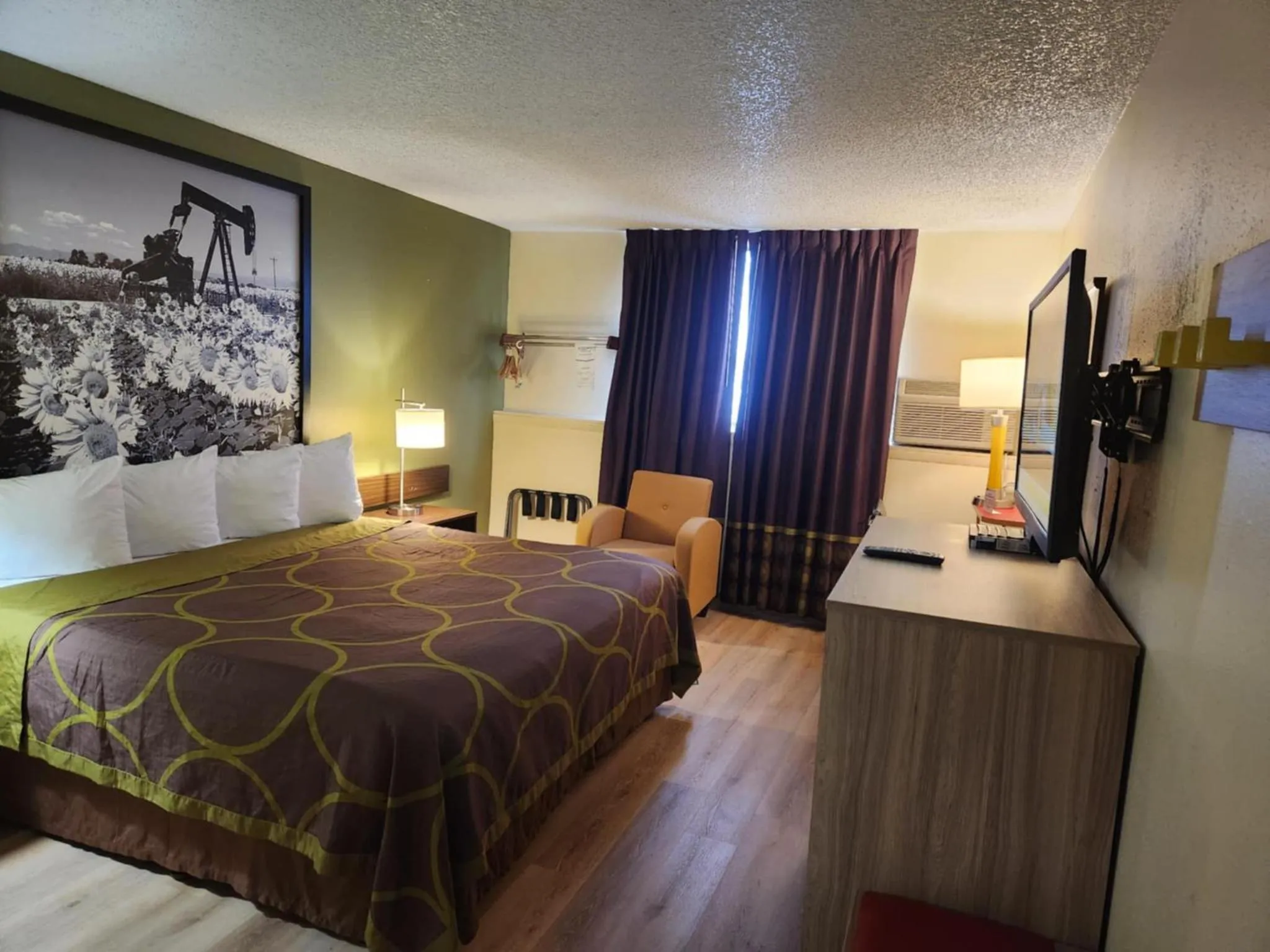 Bedroom, Bed in Super 8 by Wyndham Craig