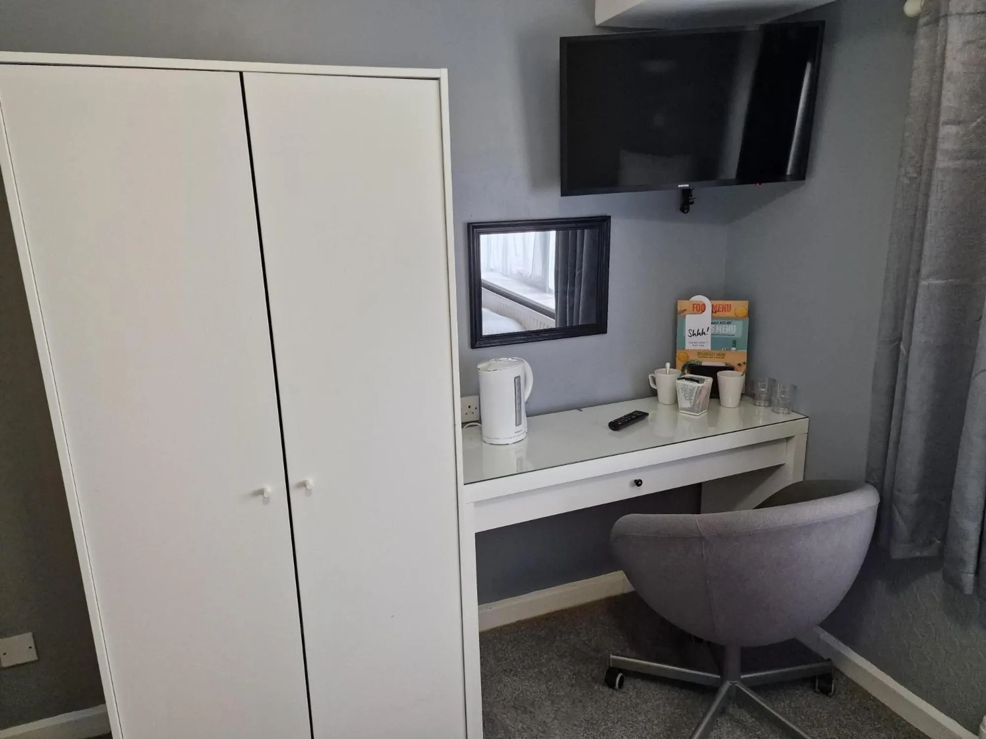 Coffee/tea facilities in The Longship