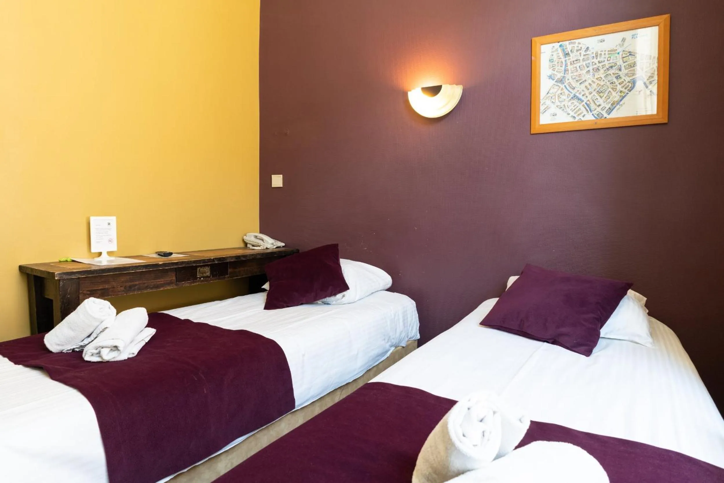 Double Room with Shared Bathroom in Flandria Hotel