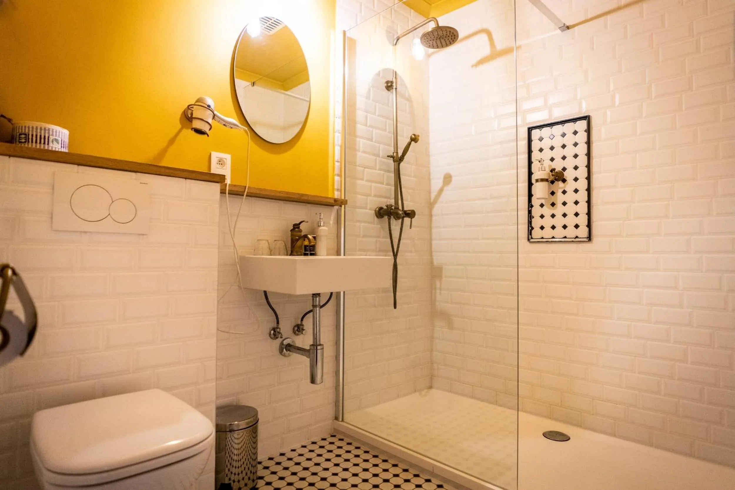 Shower in Flandria Hotel Gent Centrum