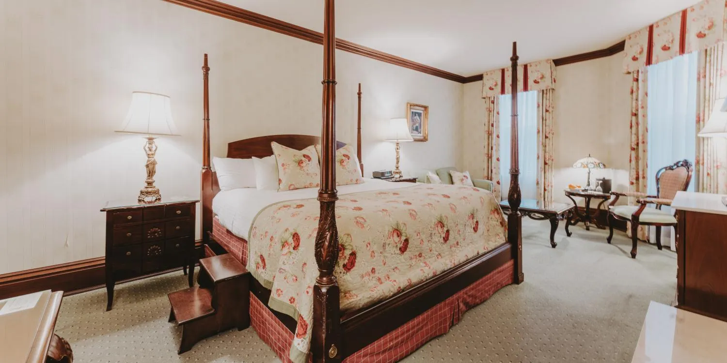 Photo of the whole room, Bed in Prince of Wales