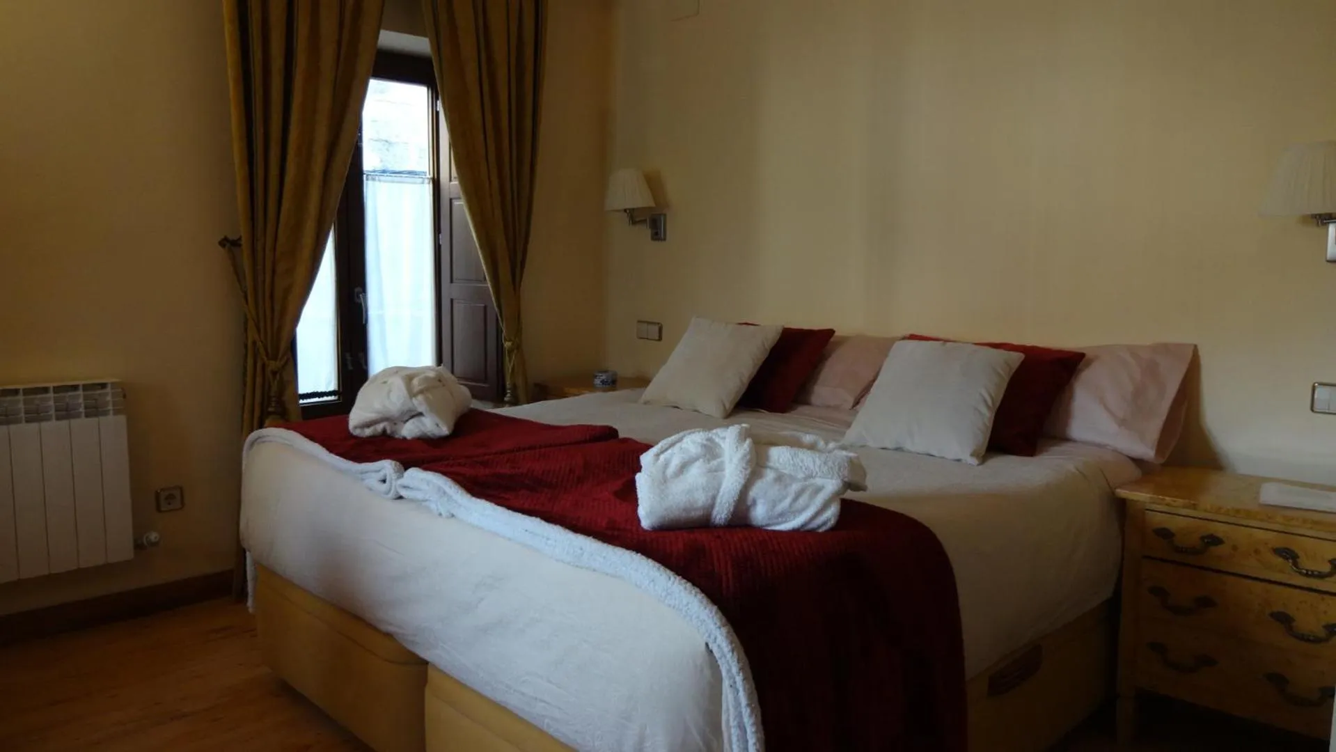 Bed in Hotel Rural Cayetana