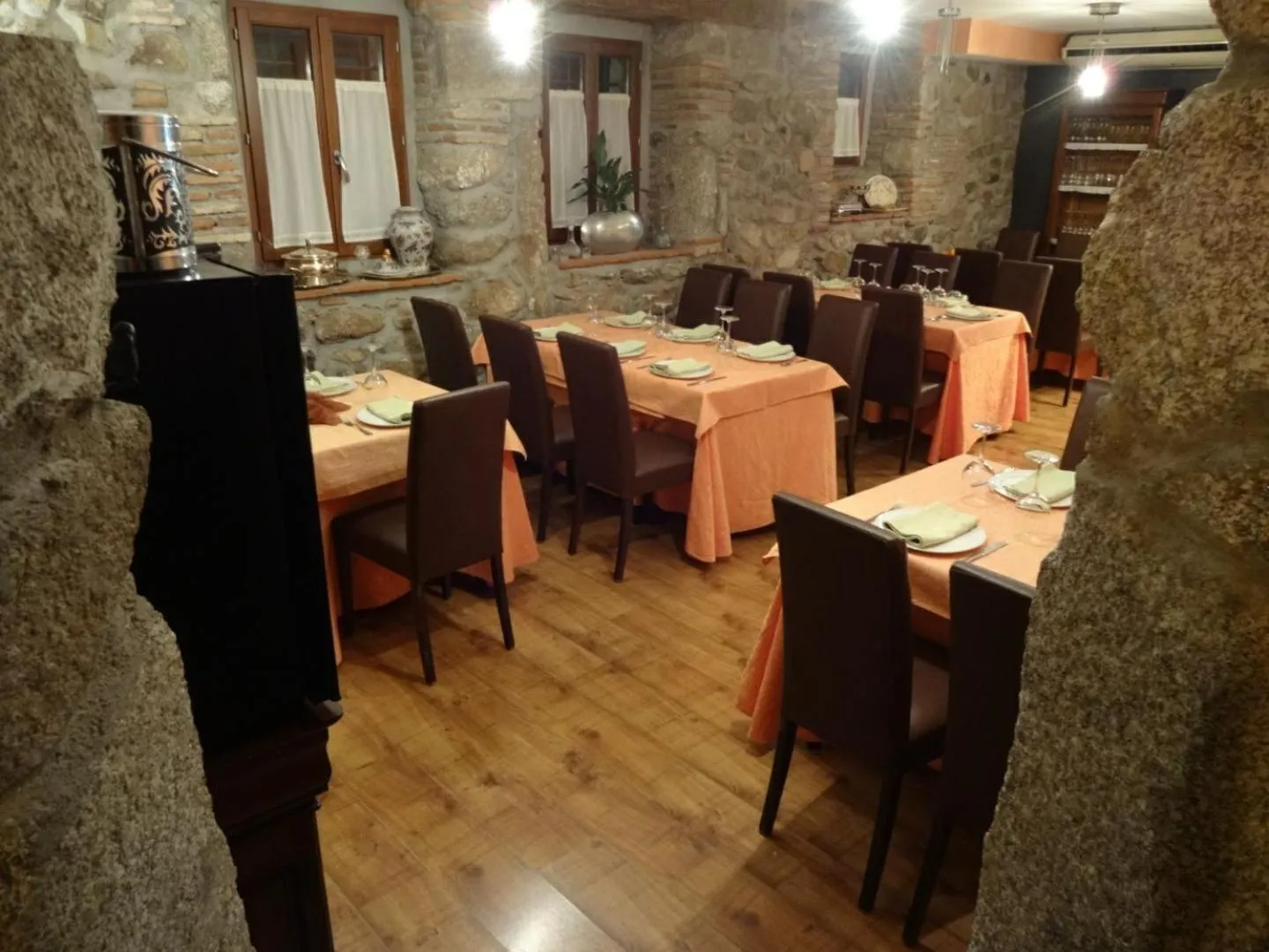 Restaurant/places to eat in Hotel Rural Cayetana