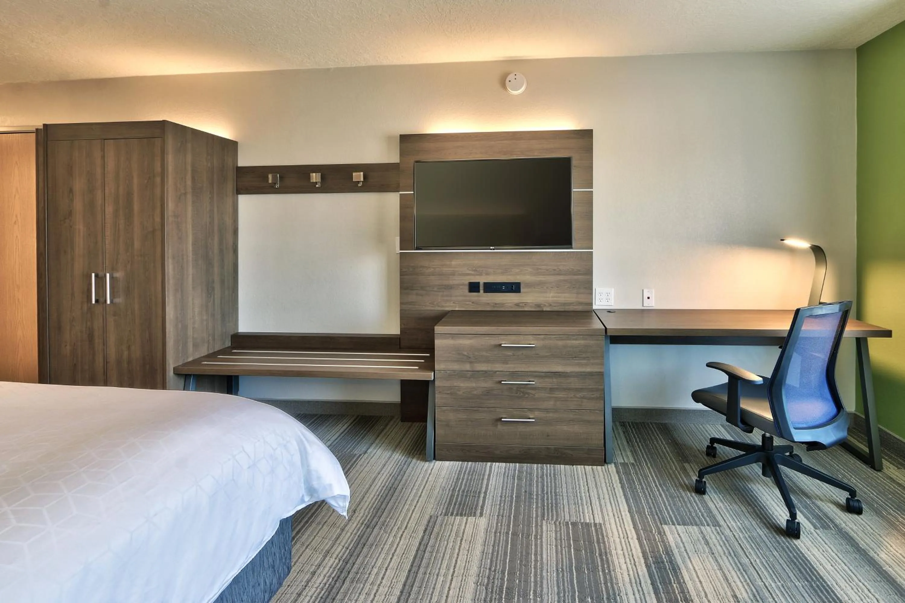 Photo of the whole room, Bed in Holiday Inn Express Socorro by IHG