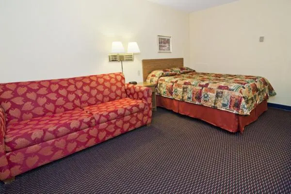 Photo of the whole room, Bed in Burnsville Inn & Suites
