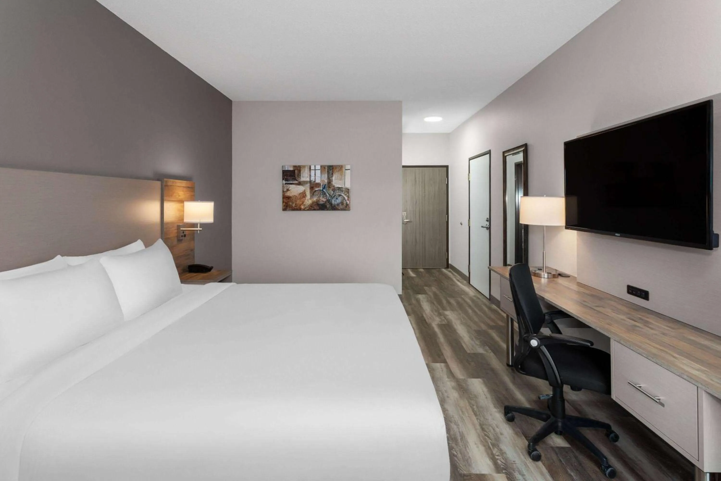 Photo of the whole room, Bed in Links Bos Landen Hotel & Spa of Pella, Trademark by Wyndham