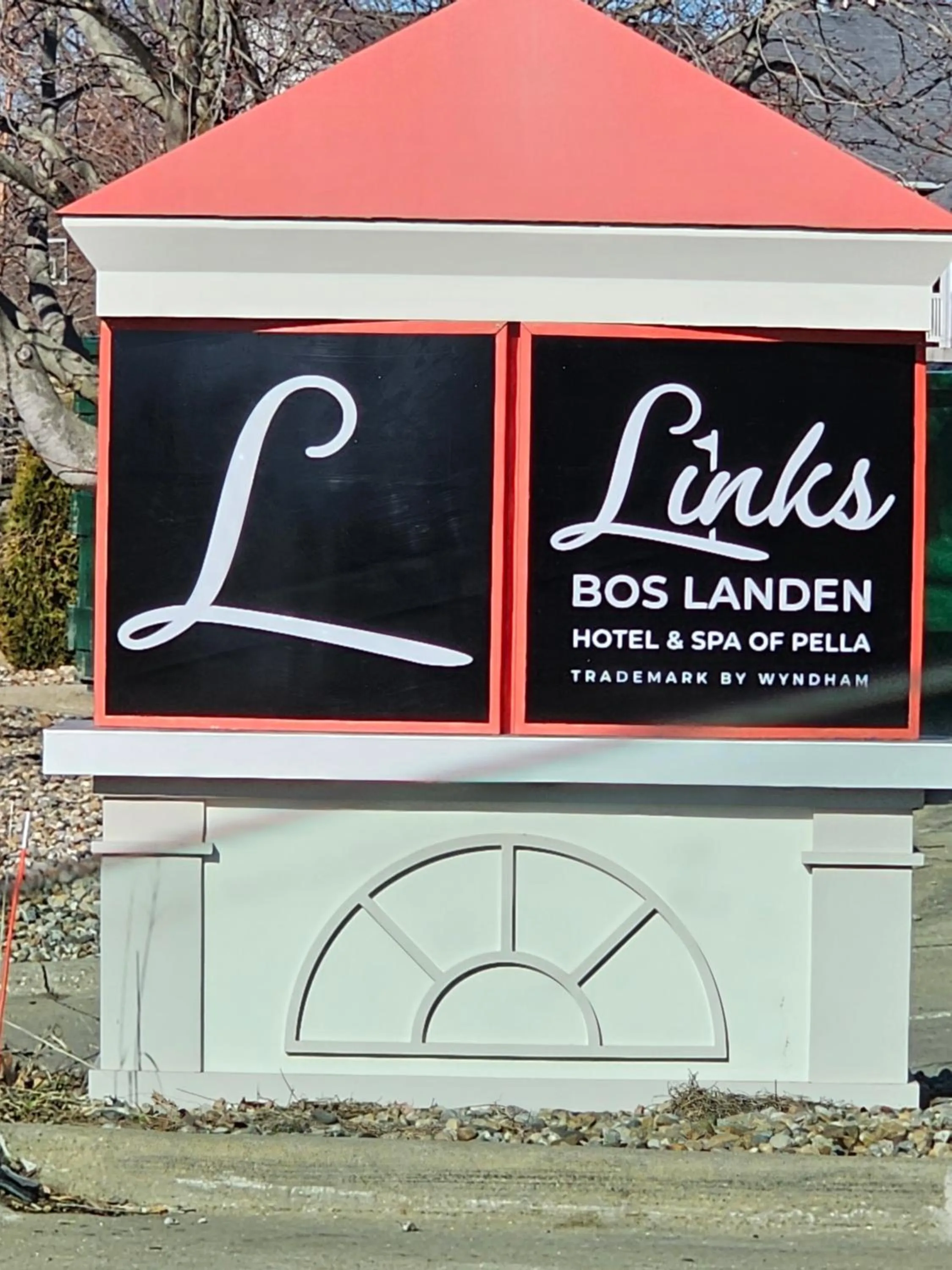 Street view in Links Bos Landen Hotel & Spa of Pella, Trademark by Wyndham