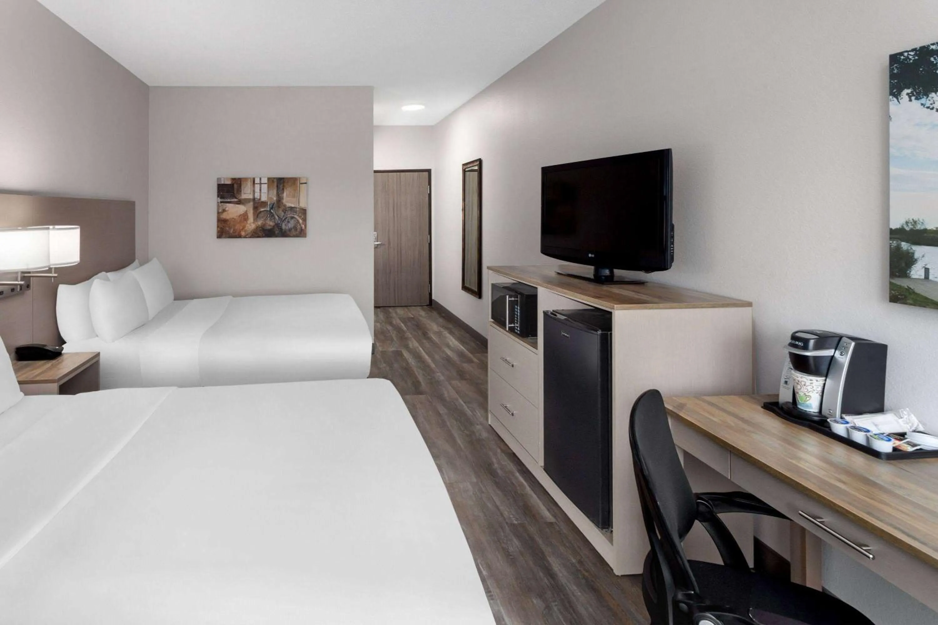 Photo of the whole room, Bed in Links Bos Landen Hotel & Spa of Pella, Trademark by Wyndham