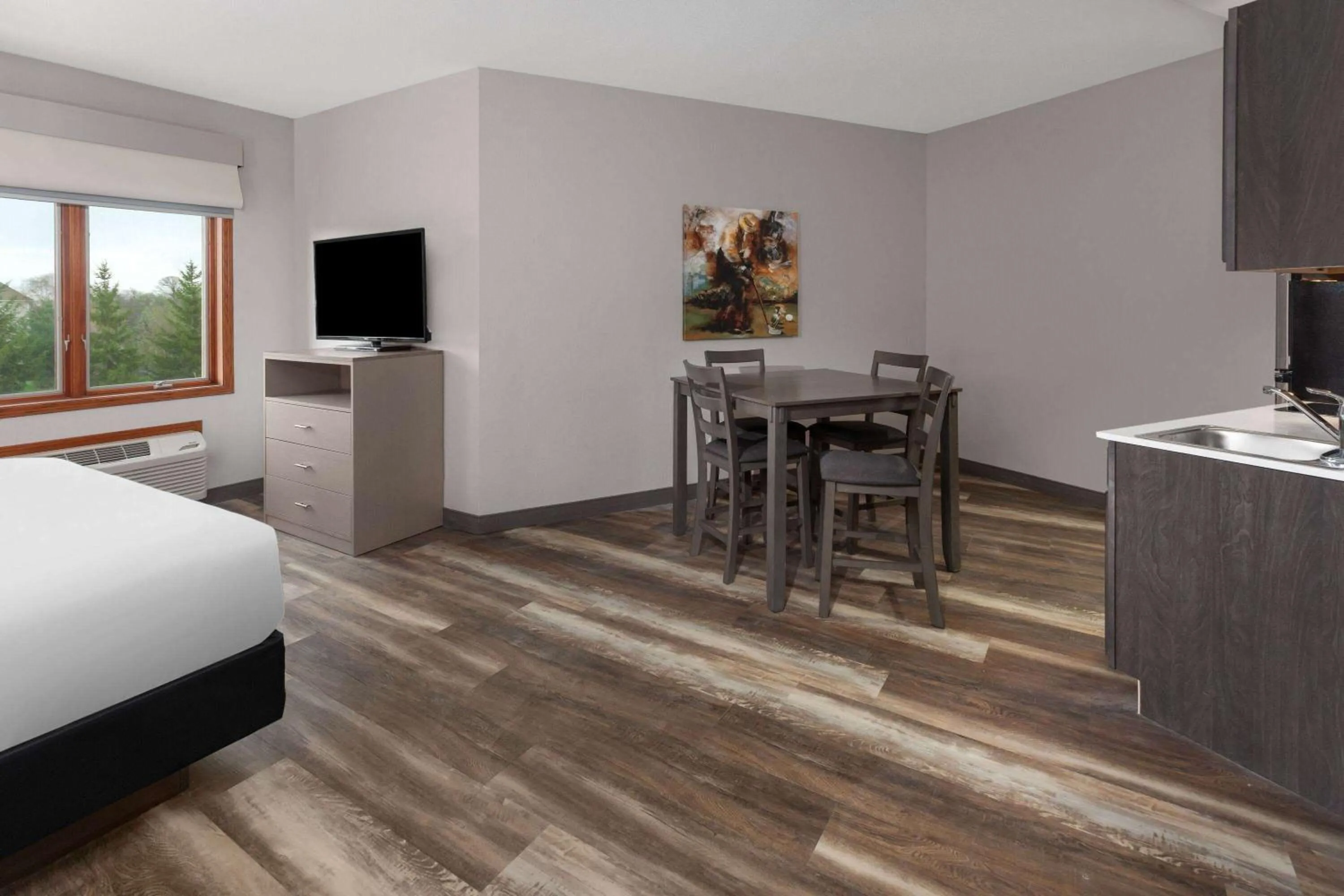 Photo of the whole room, Bed in Links Bos Landen Hotel & Spa of Pella, Trademark by Wyndham