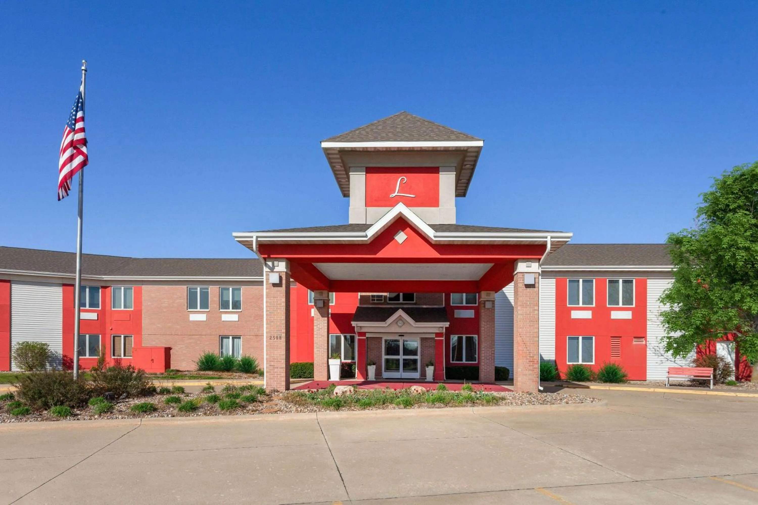 Property building in Links Bos Landen Hotel & Spa of Pella, Trademark by Wyndham