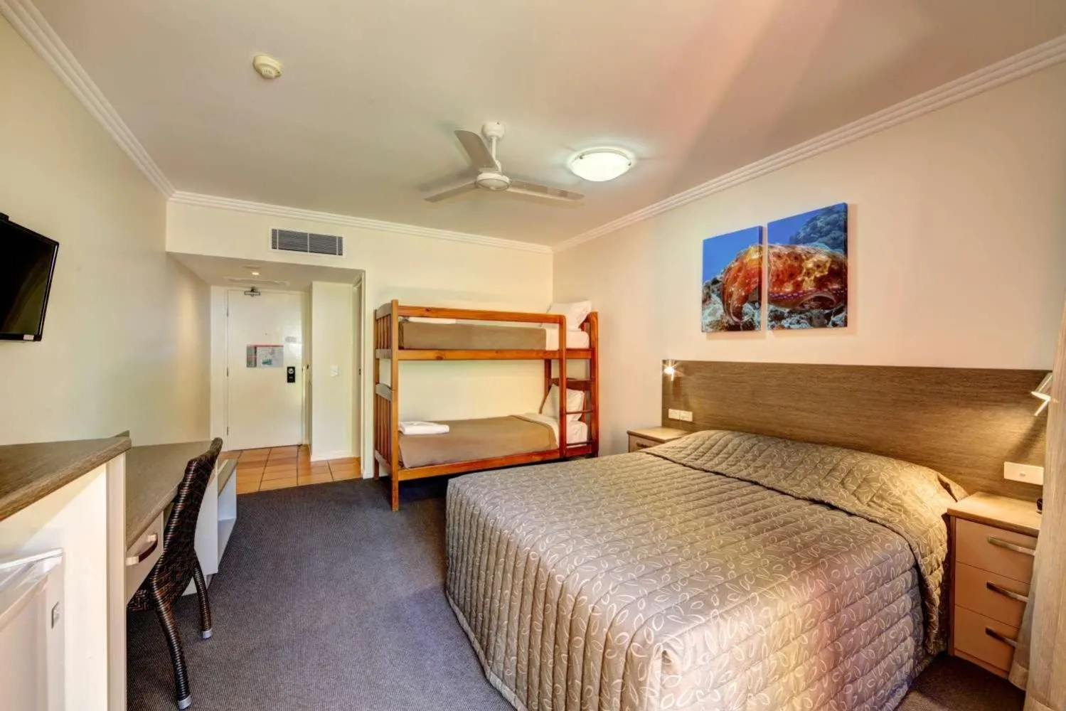 Photo of the whole room, Bed in Kacy's Bargara Beach Motel