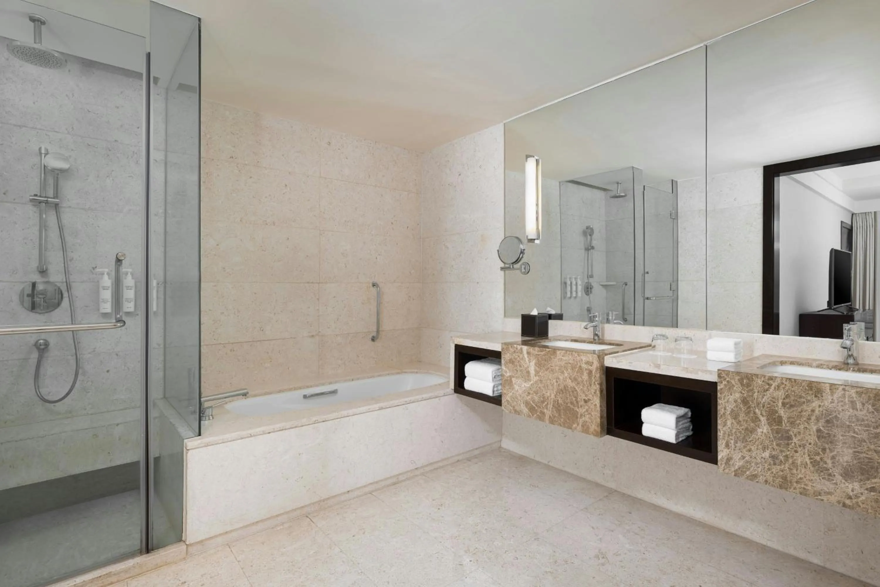 Bathroom in Courtyard by Marriott Hangzhou Wulin