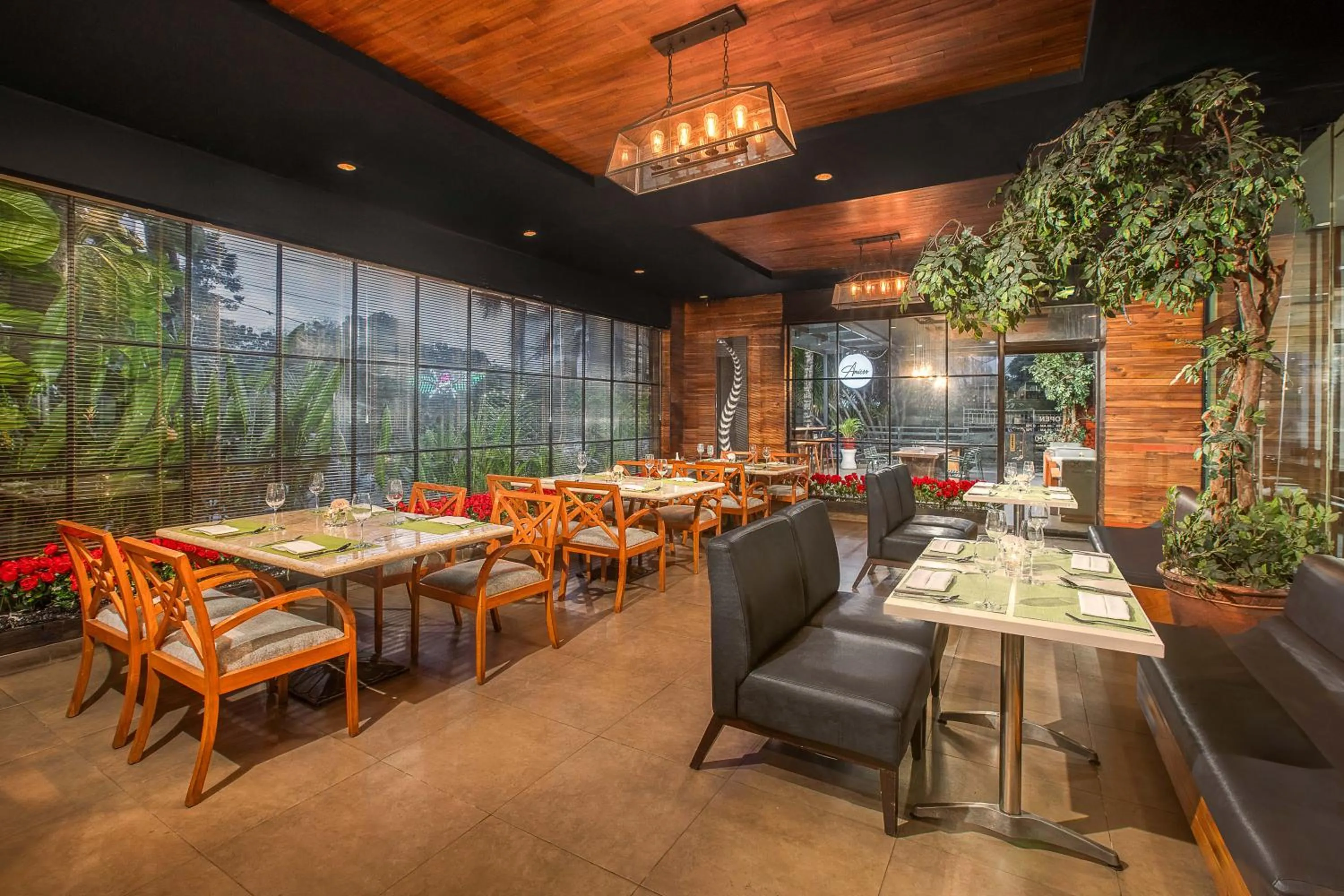 Restaurant/places to eat in Aryaduta Manado