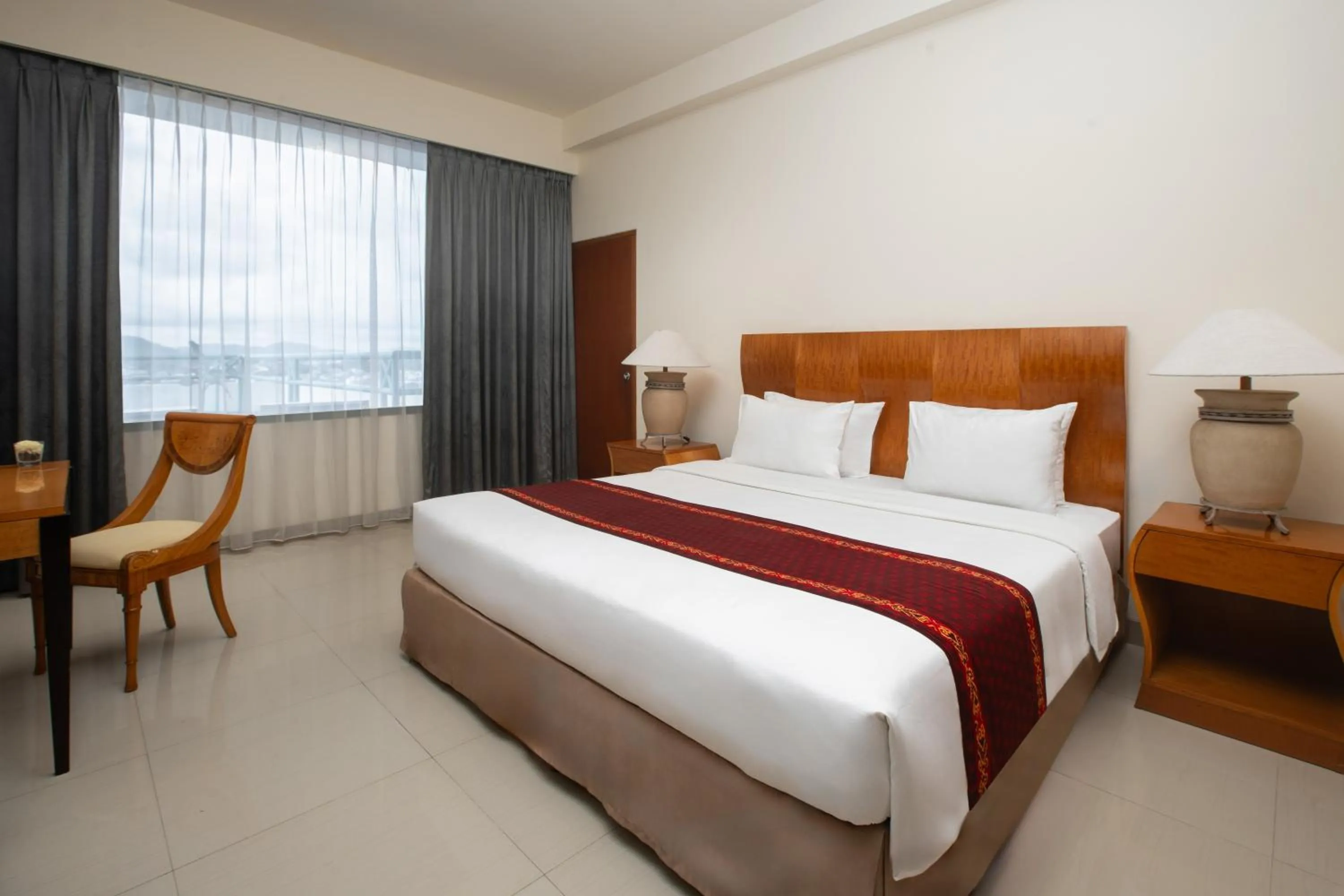 Bedroom, Bed in Aryaduta Manado