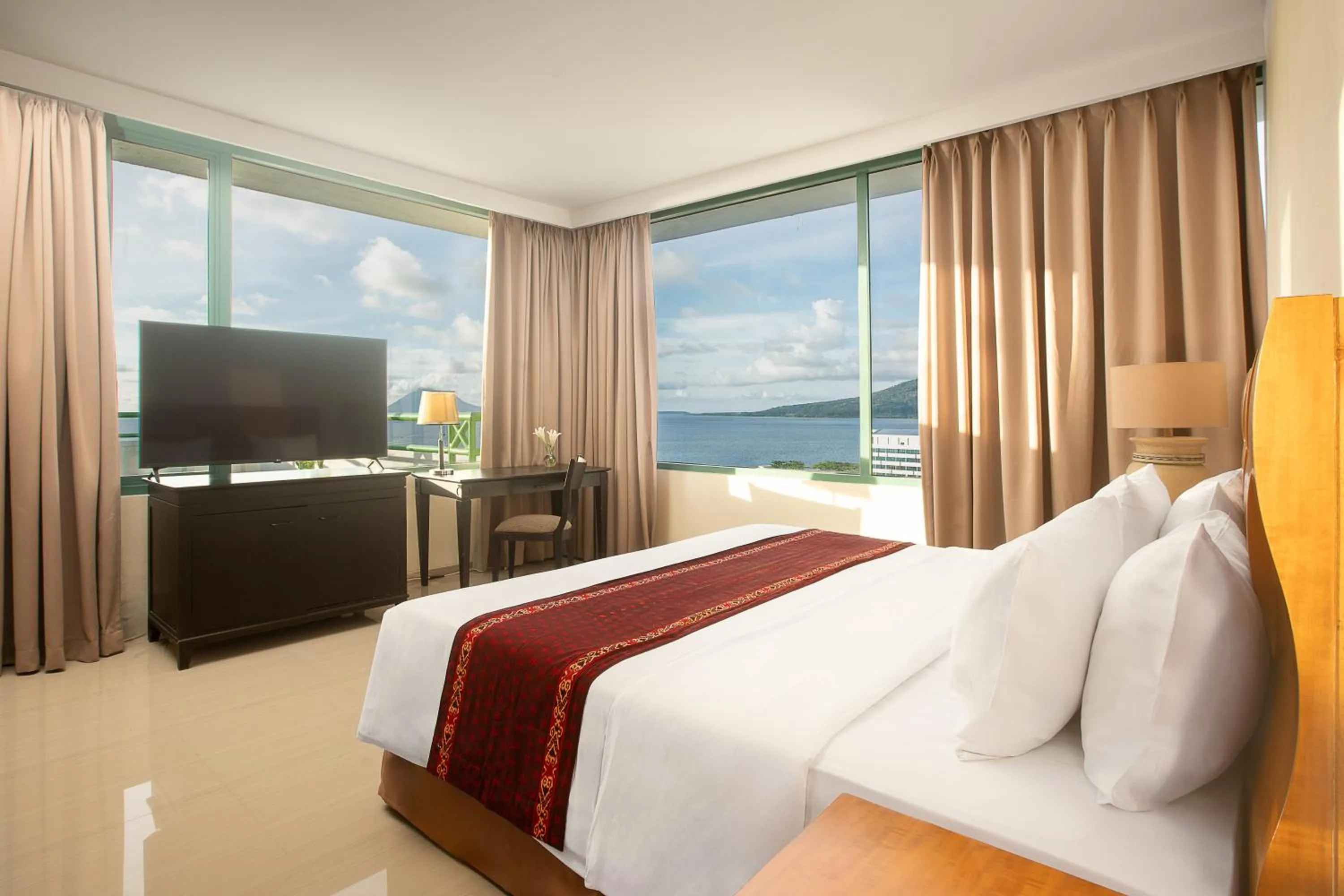 Bedroom, Bed in Aryaduta Manado