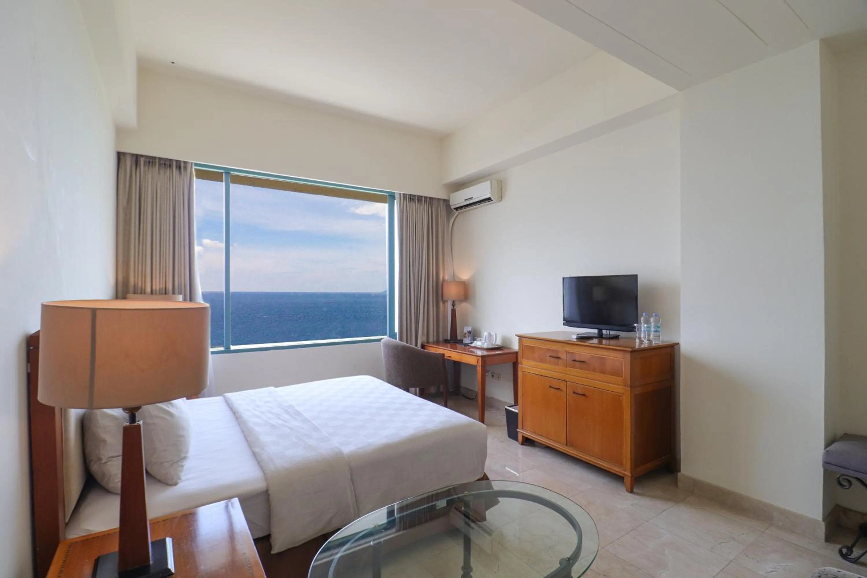 Bedroom, Bed in Aryaduta Manado