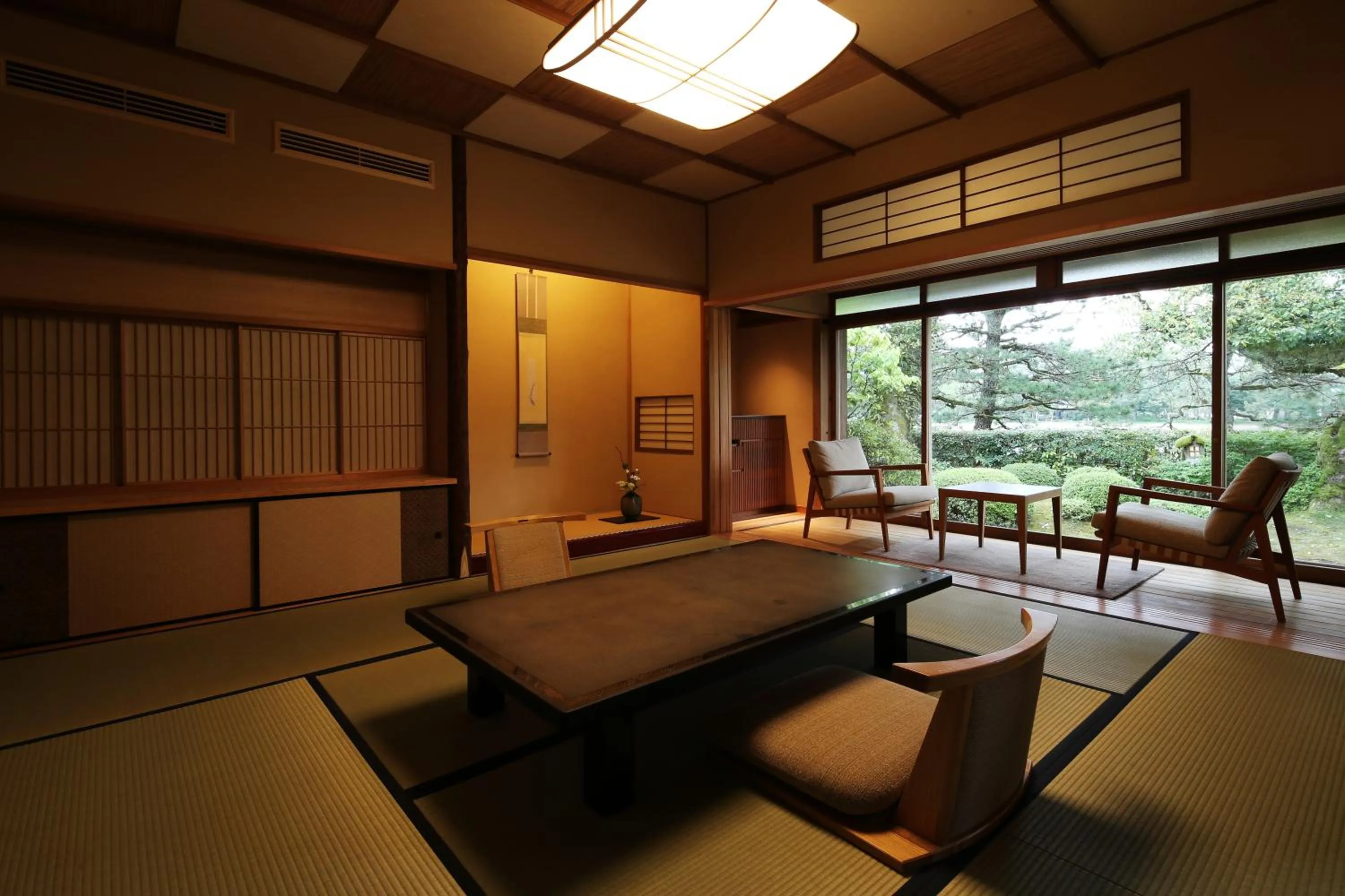 Living room in Monjusou Shourotei