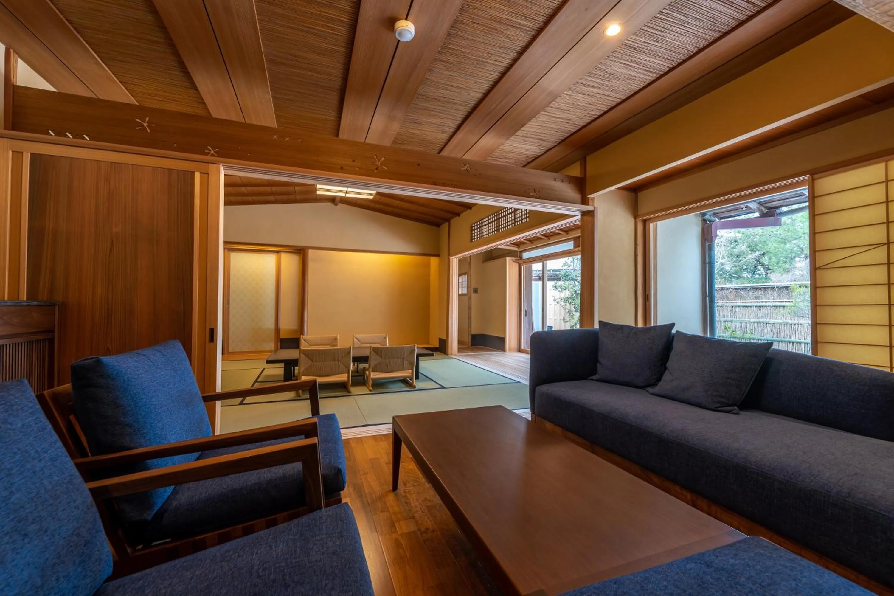 Living room in Monjusou Shourotei