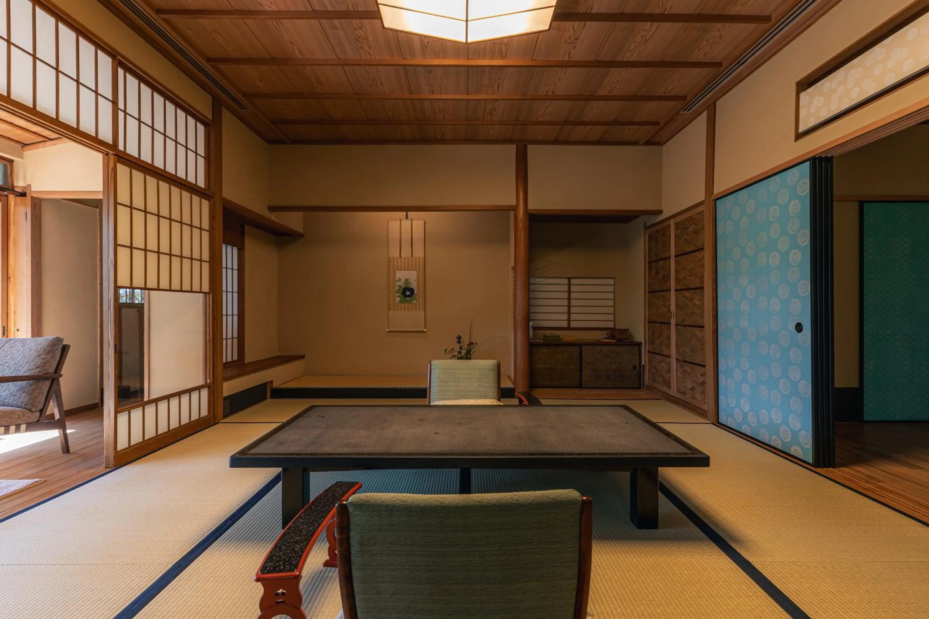 Living room in Monjusou Shourotei