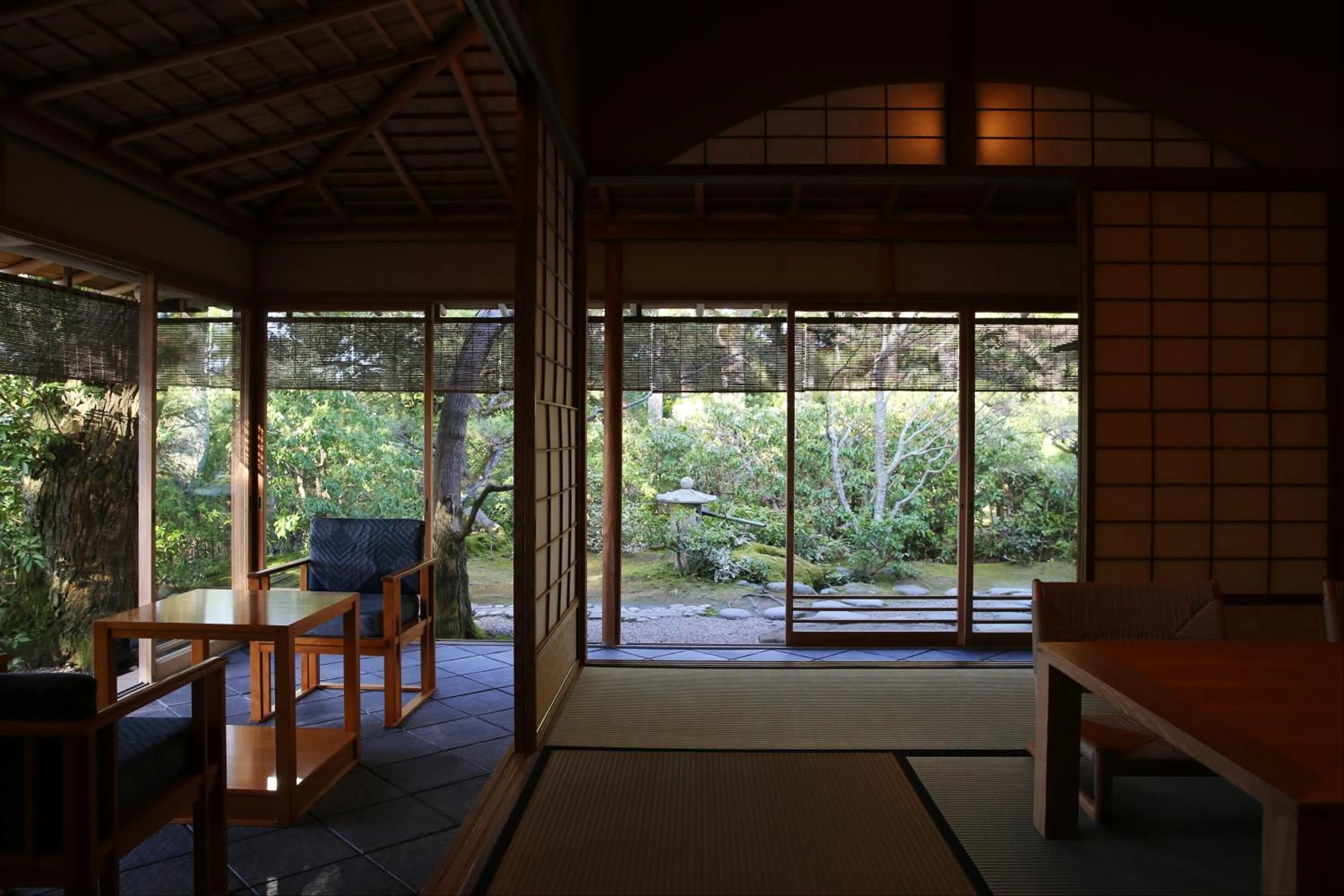 Seating area in Monjusou Shourotei