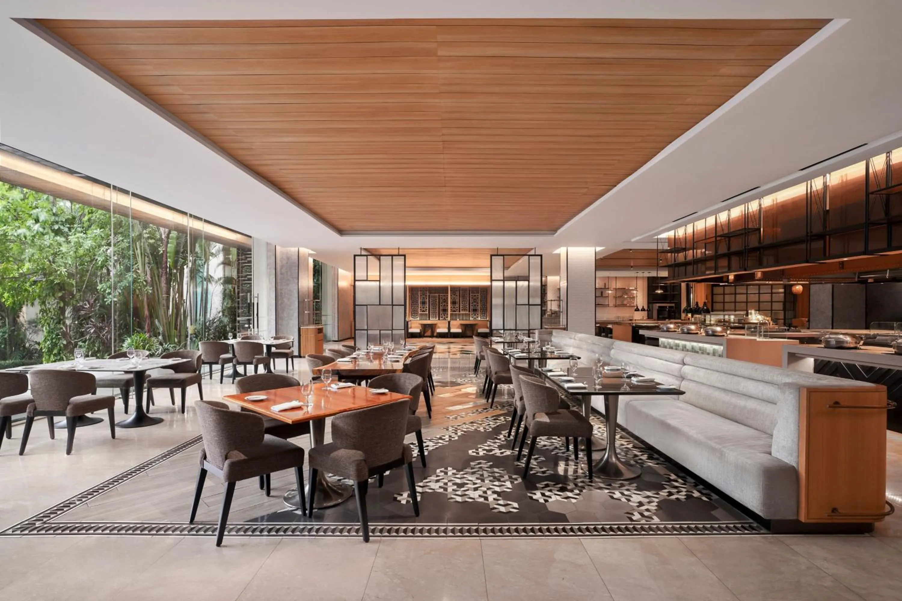 Restaurant/places to eat in Sheraton Hanoi West