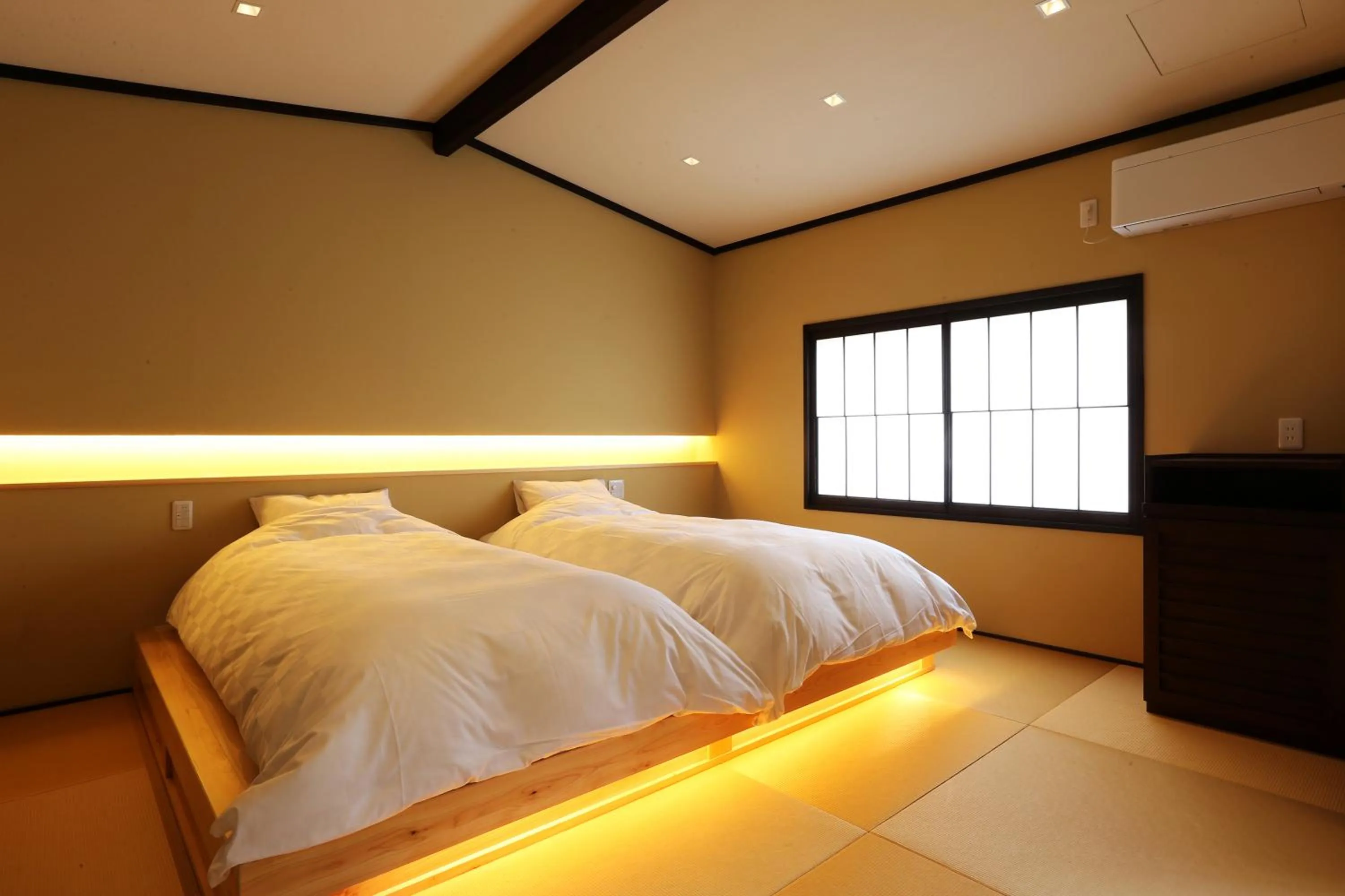 Photo of the whole room, Bed in Taikyourou