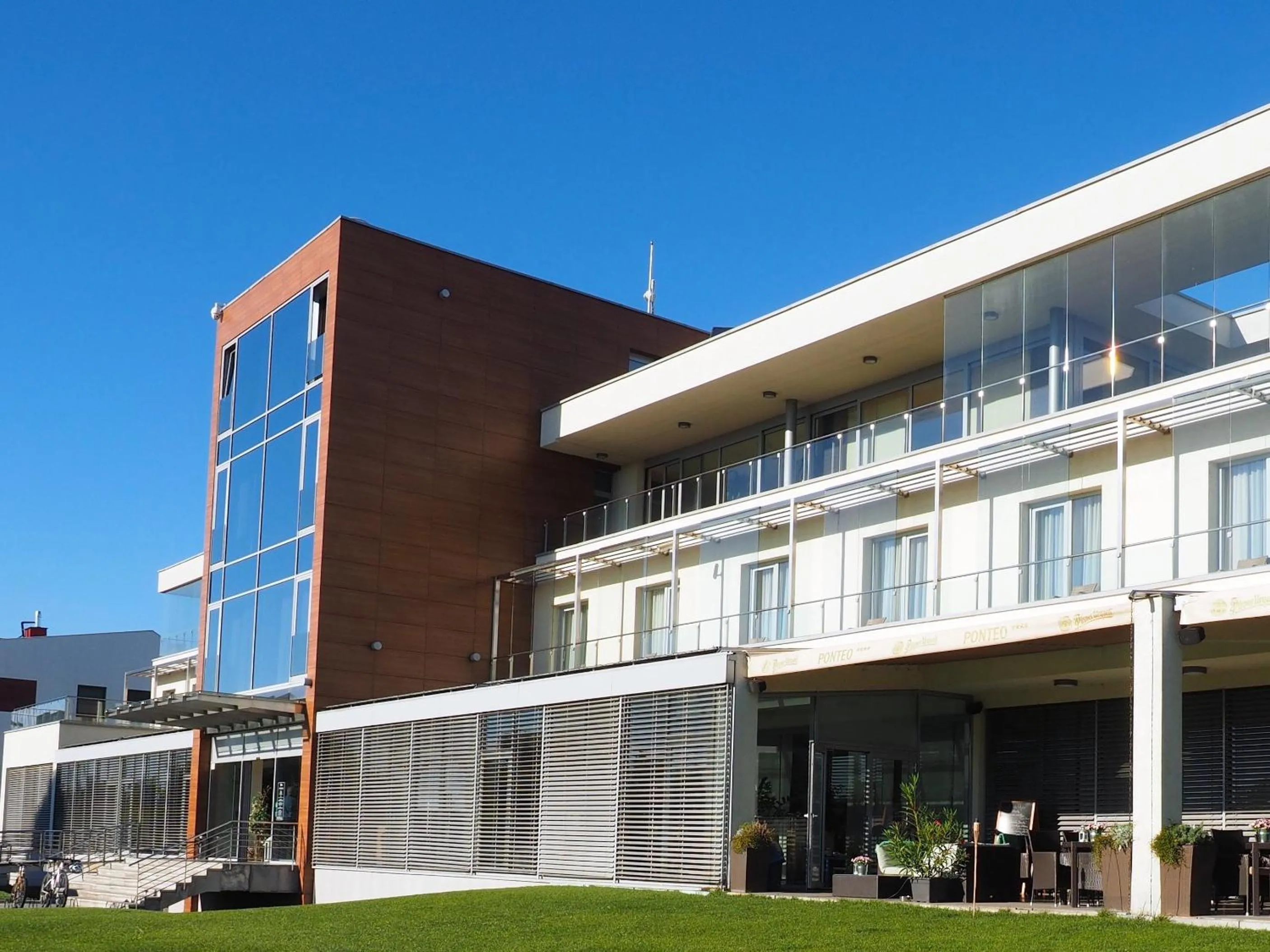 Property building in Hotel Ponteo - Activity Park