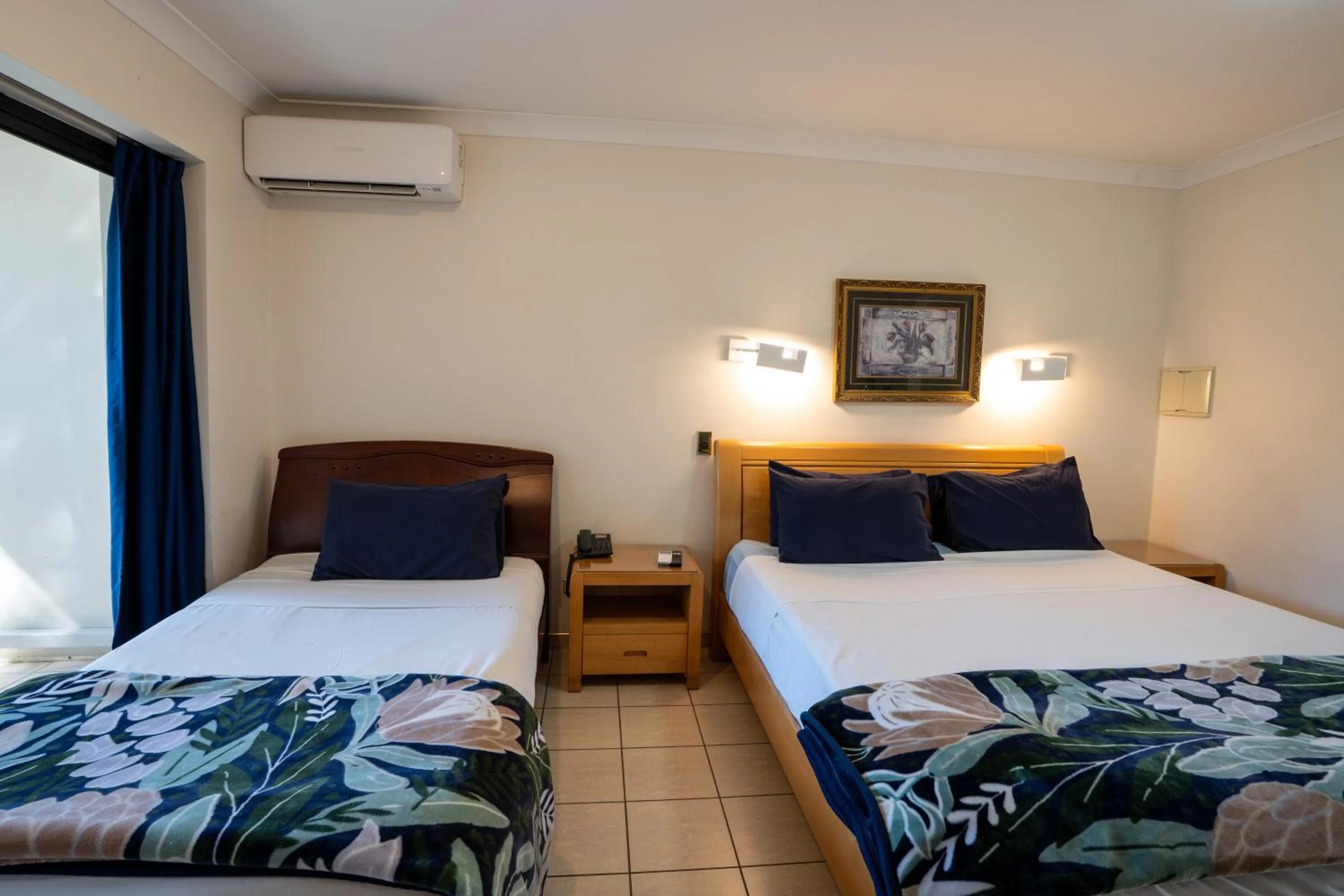 Photo of the whole room, Bed in Novena Palms Motel