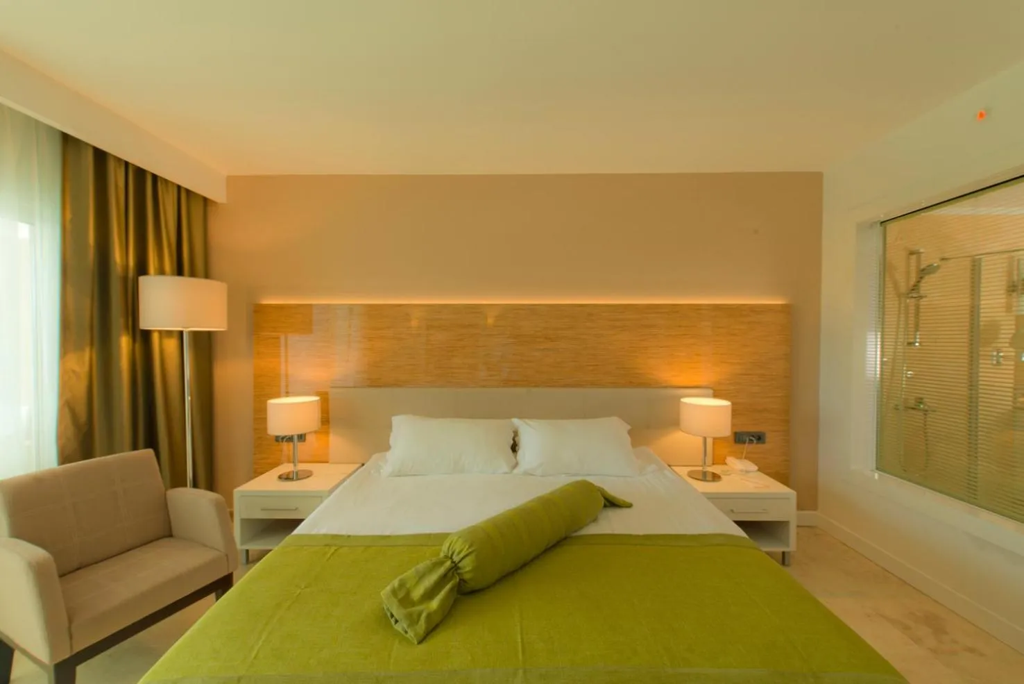 Bedroom, Bed in Bellazure Hotel