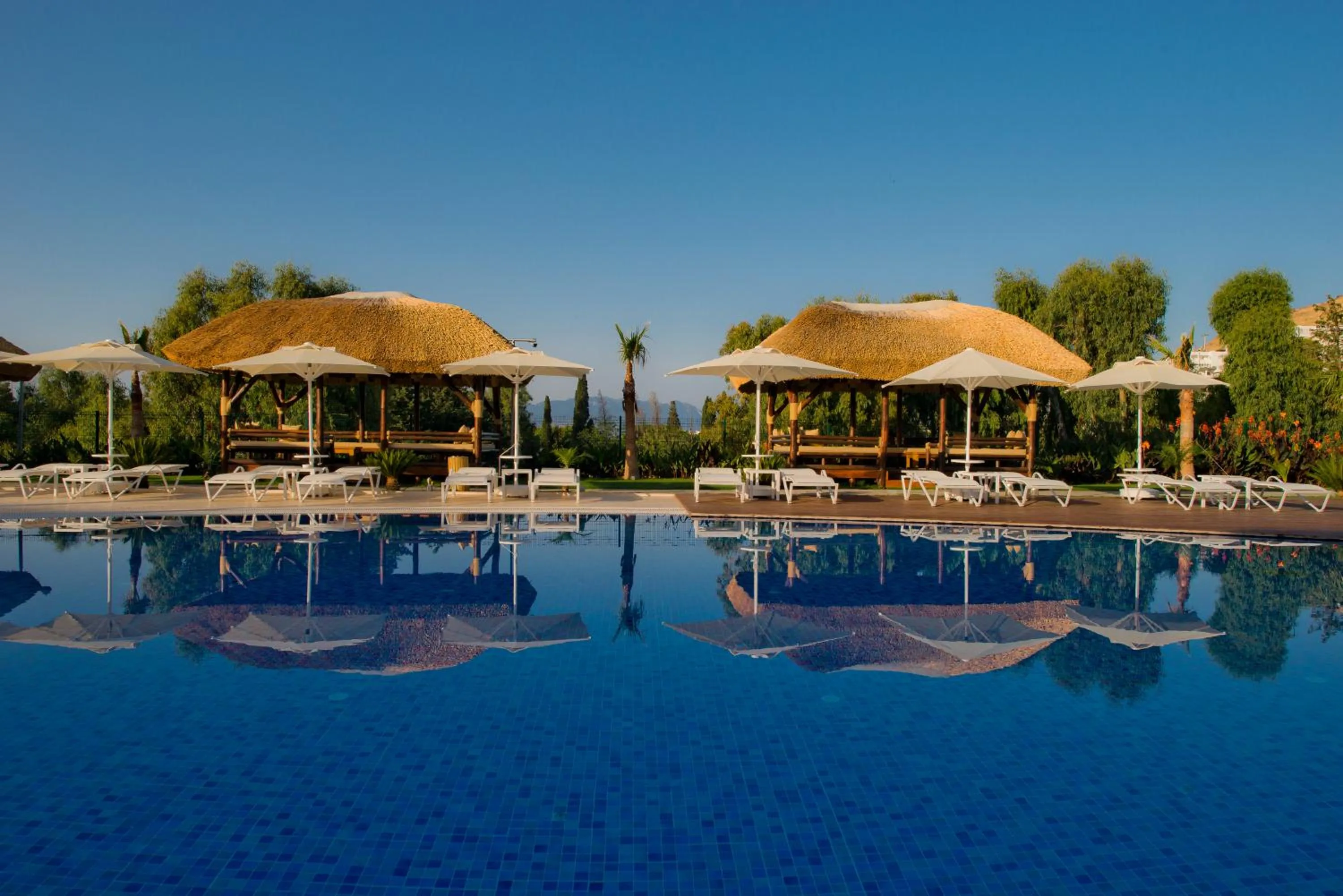 Swimming pool in Bellazure Hotel