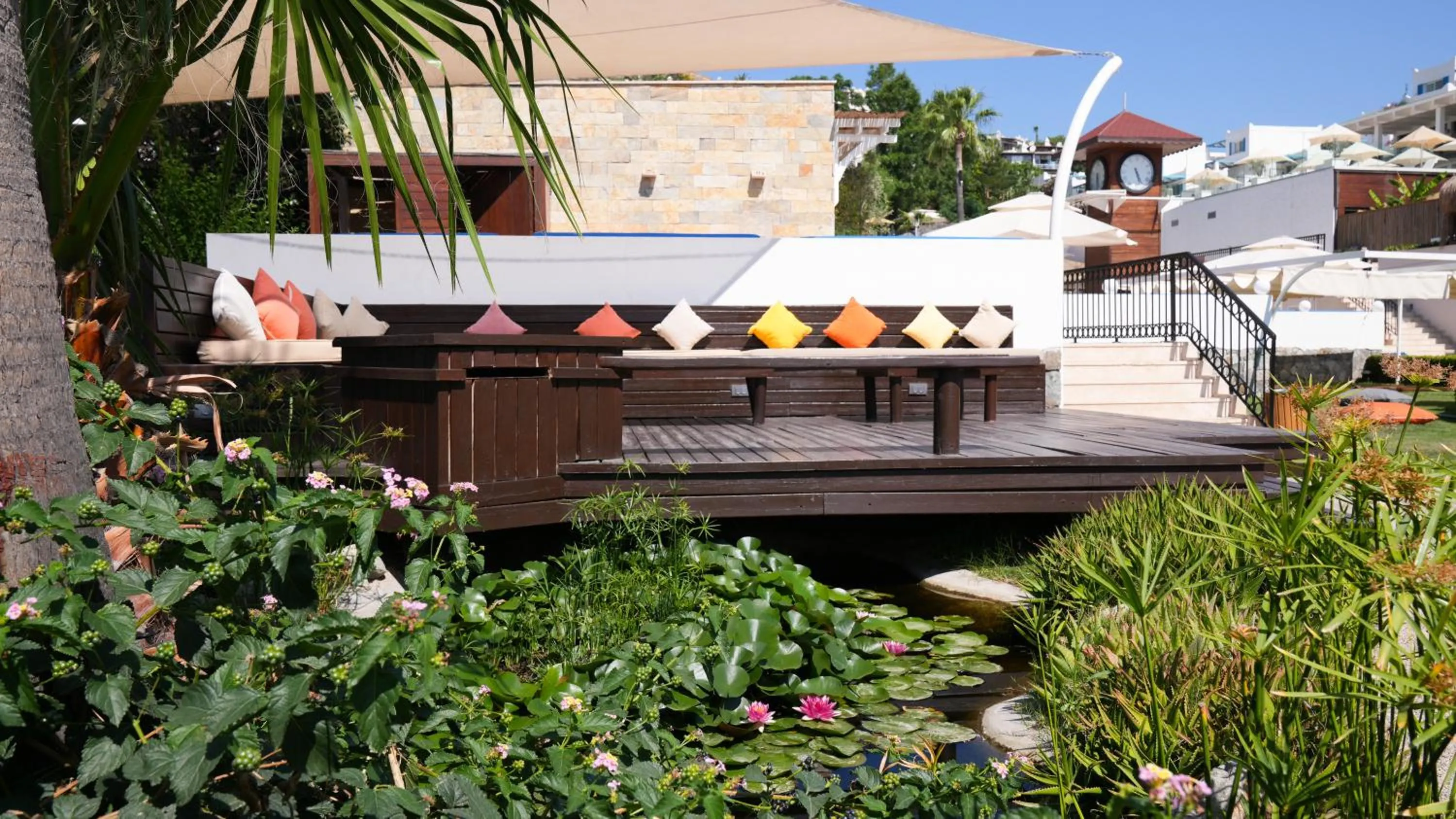 Garden in Bellazure Hotel
