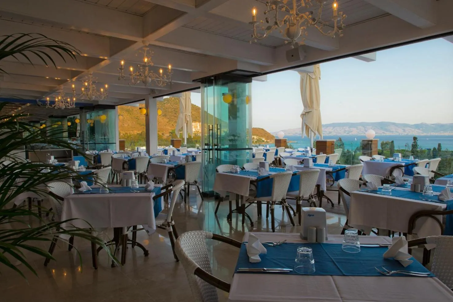 Breakfast in Bellazure Hotel