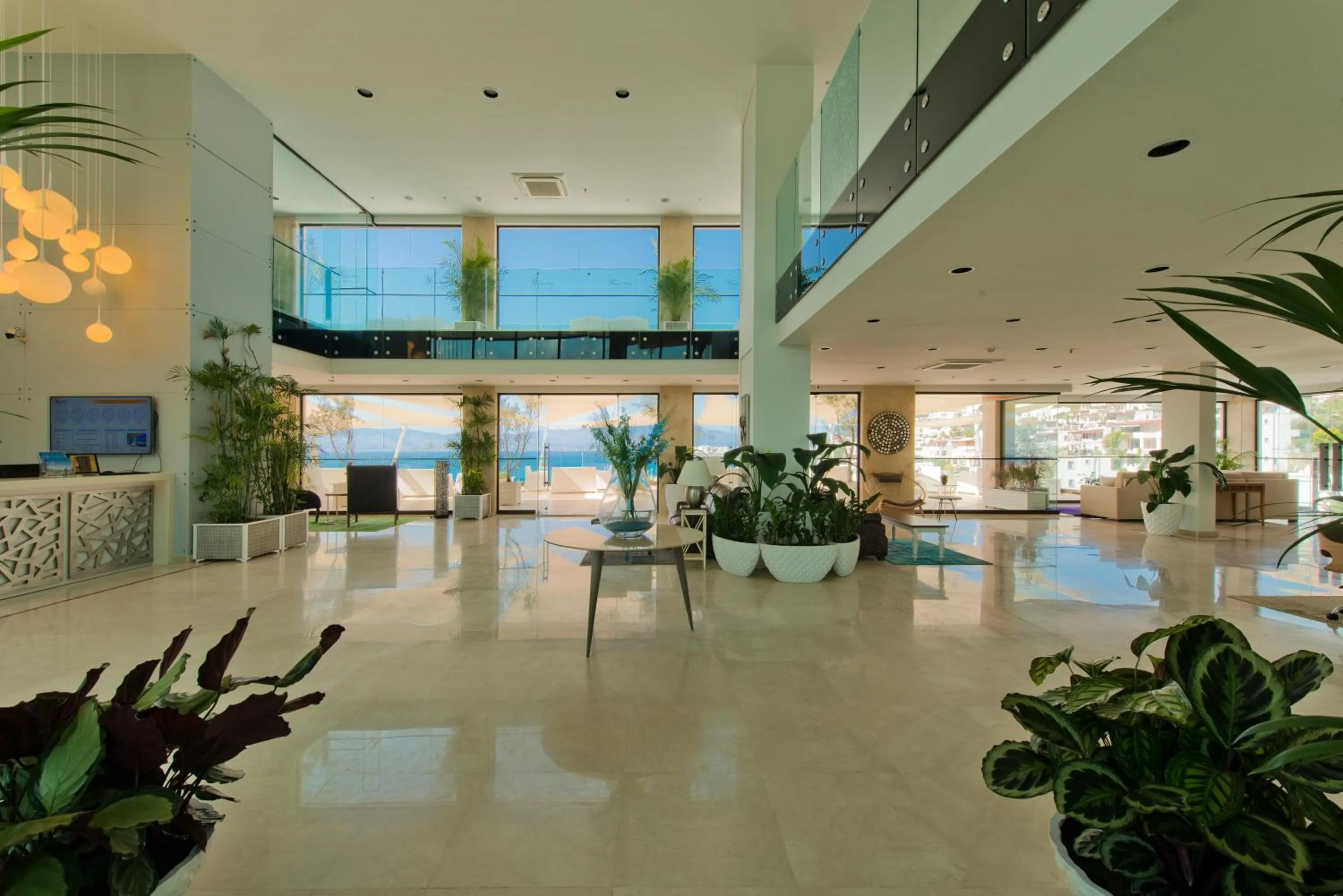 Lobby or reception in Bellazure Hotel
