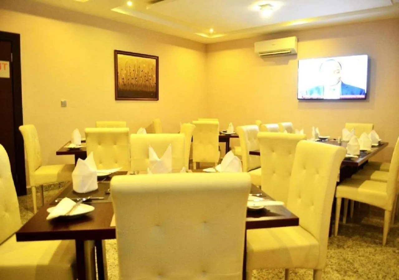 Restaurant/places to eat in Ace Premier Hotel